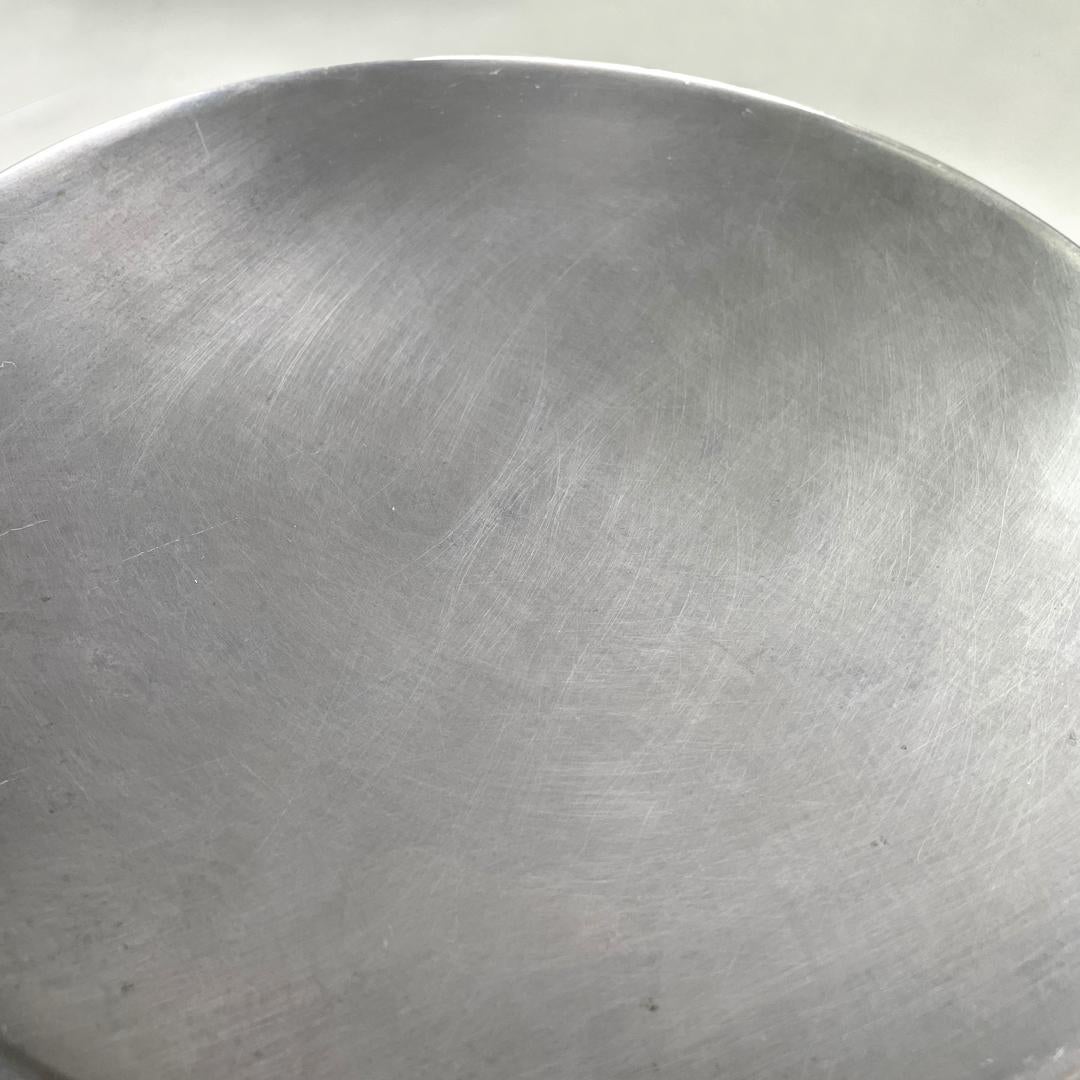 Italian postmodern round aluminum stools by Naoto Fukasawa for Magis, 2000s For Sale 5