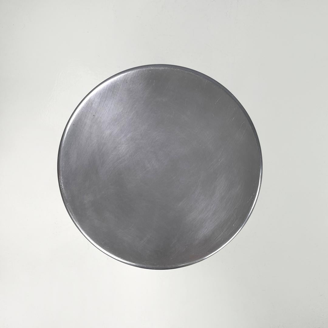 Italian postmodern round aluminum stools by Naoto Fukasawa for Magis, 2000s For Sale 1