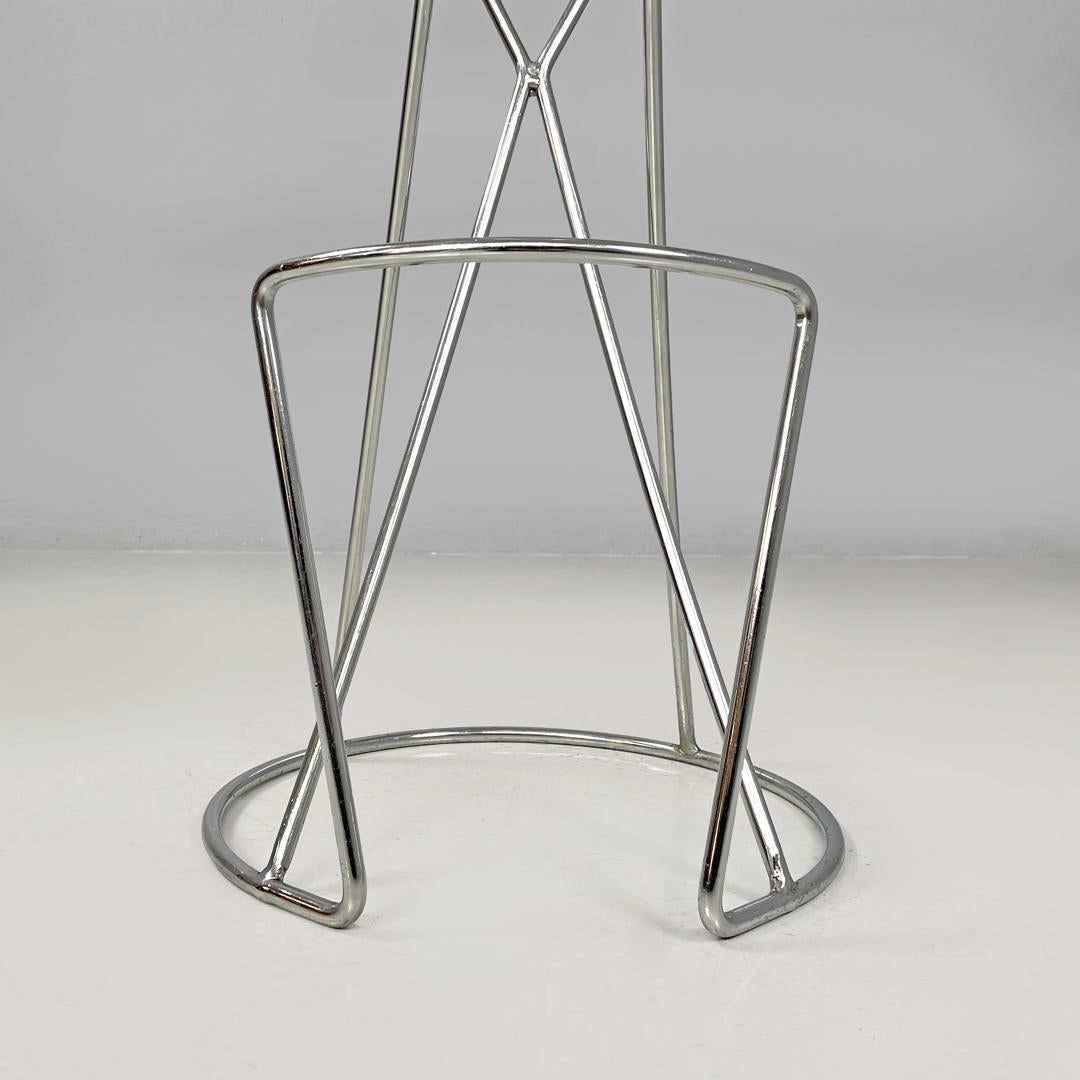 Italienischer postmoderner Hocker mit verchromtem Metallgestell und Fußstütze, 2000er Jahre im Angebot 12