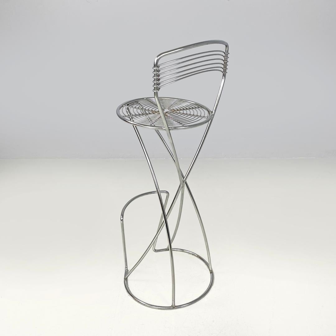 Italienischer postmoderner Hocker mit verchromtem Metallgestell und Fußstütze, 2000er Jahre (21. Jahrhundert und zeitgenössisch) im Angebot