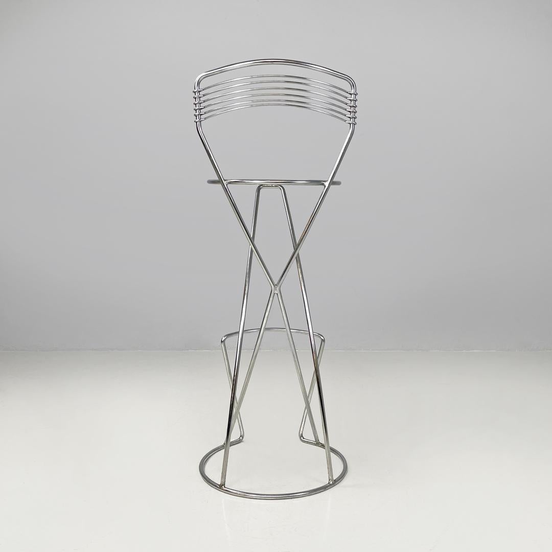 Italienischer postmoderner Hocker mit verchromtem Metallgestell und Fußstütze, 2000er Jahre im Angebot 1