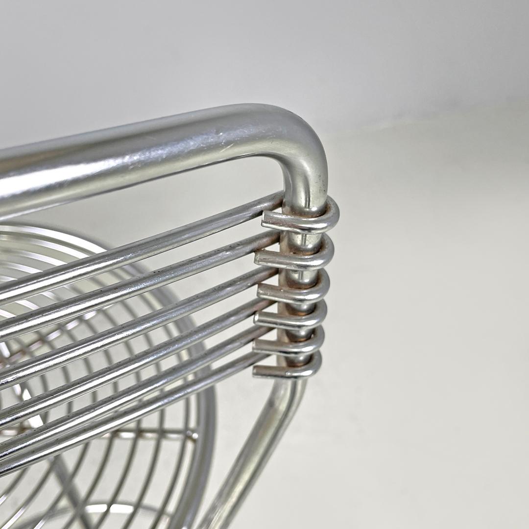 Italienischer postmoderner Hocker mit verchromtem Metallgestell und Fußstütze, 2000er Jahre im Angebot 4