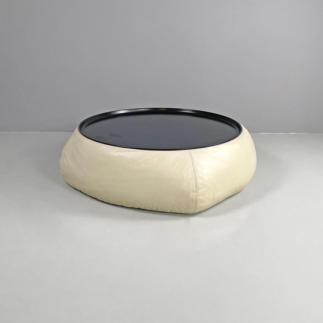 Italian postmodern round coffee table Lady-Fat by Patricia Urquiola for B&B 2002
Coffee table mod. Lady-Fat round in shape. The external structure is in white leather, with a soft and curved shape, with stitching at the four corners. The round top