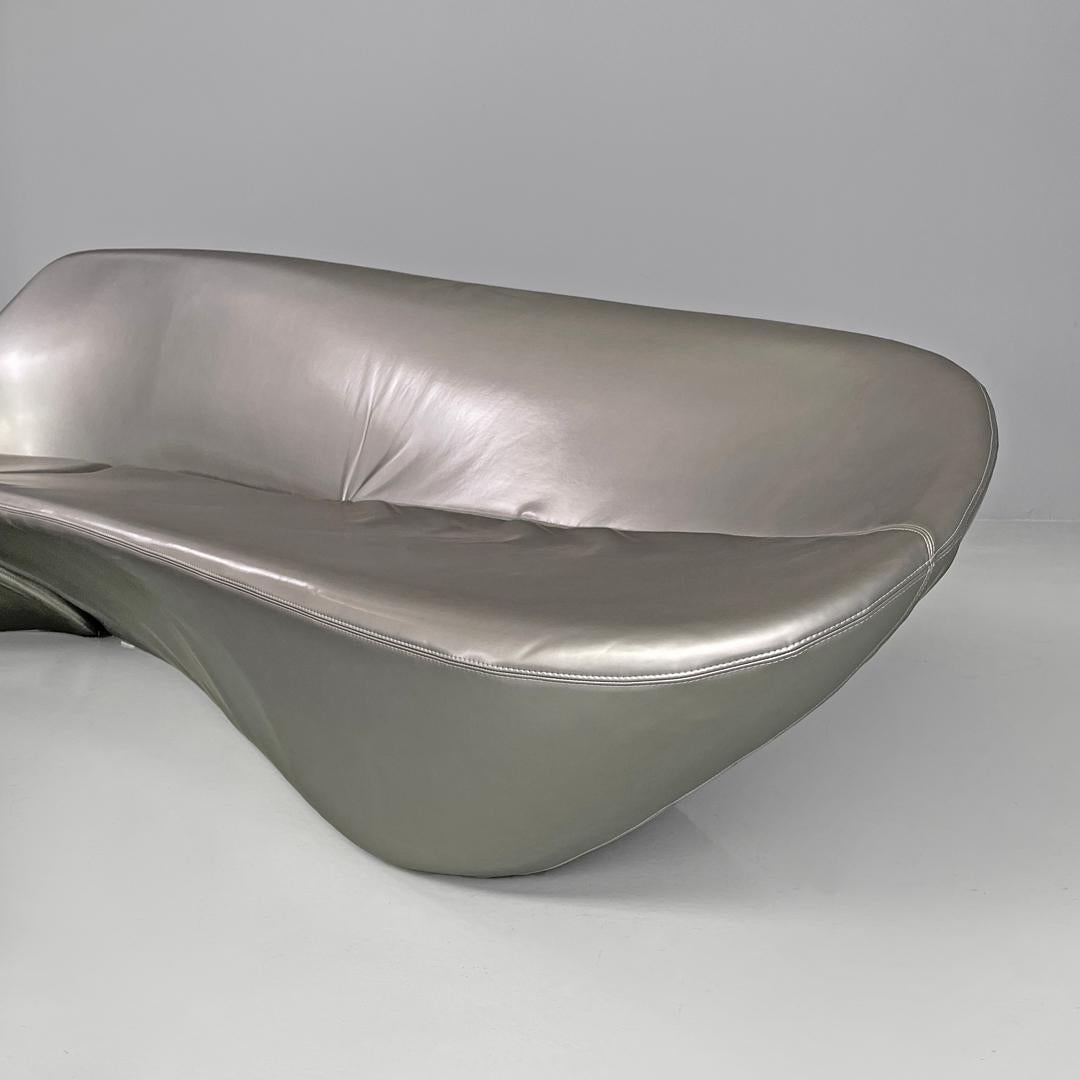 Italian postmodern silver sofa and pouf Moon System by Zaha Hadid for B&B, 2007 For Sale 8