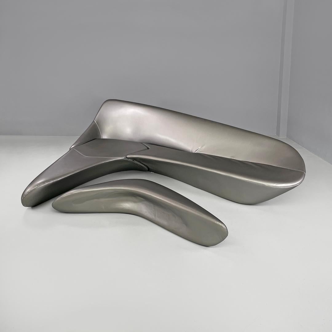 Italian postmodern silver sofa and pouf Moon System by Zaha Hadid for B&B, 2007
Sofa mod. Moon System with curved and soft shapes. The structure is shaped to form the seat, backrest and armrest. It features a pouf that fits perfectly into the front
