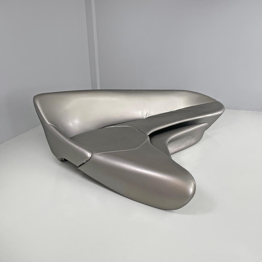 Italian postmodern silver sofa and pouf Moon System by Zaha Hadid for B&B, 2007 In Good Condition For Sale In MIlano, IT