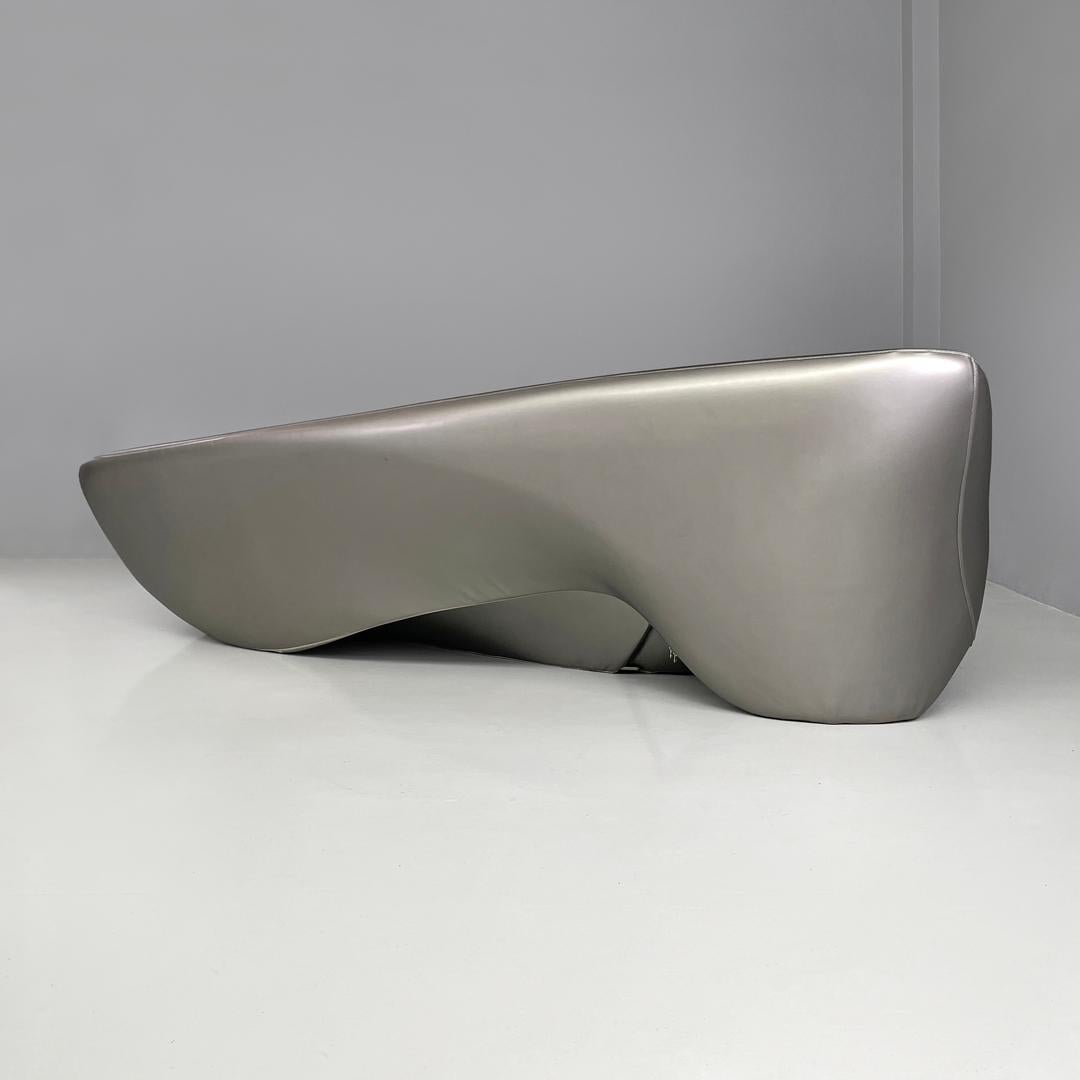 Italian postmodern silver sofa and pouf Moon System by Zaha Hadid for B&B, 2007 For Sale 4