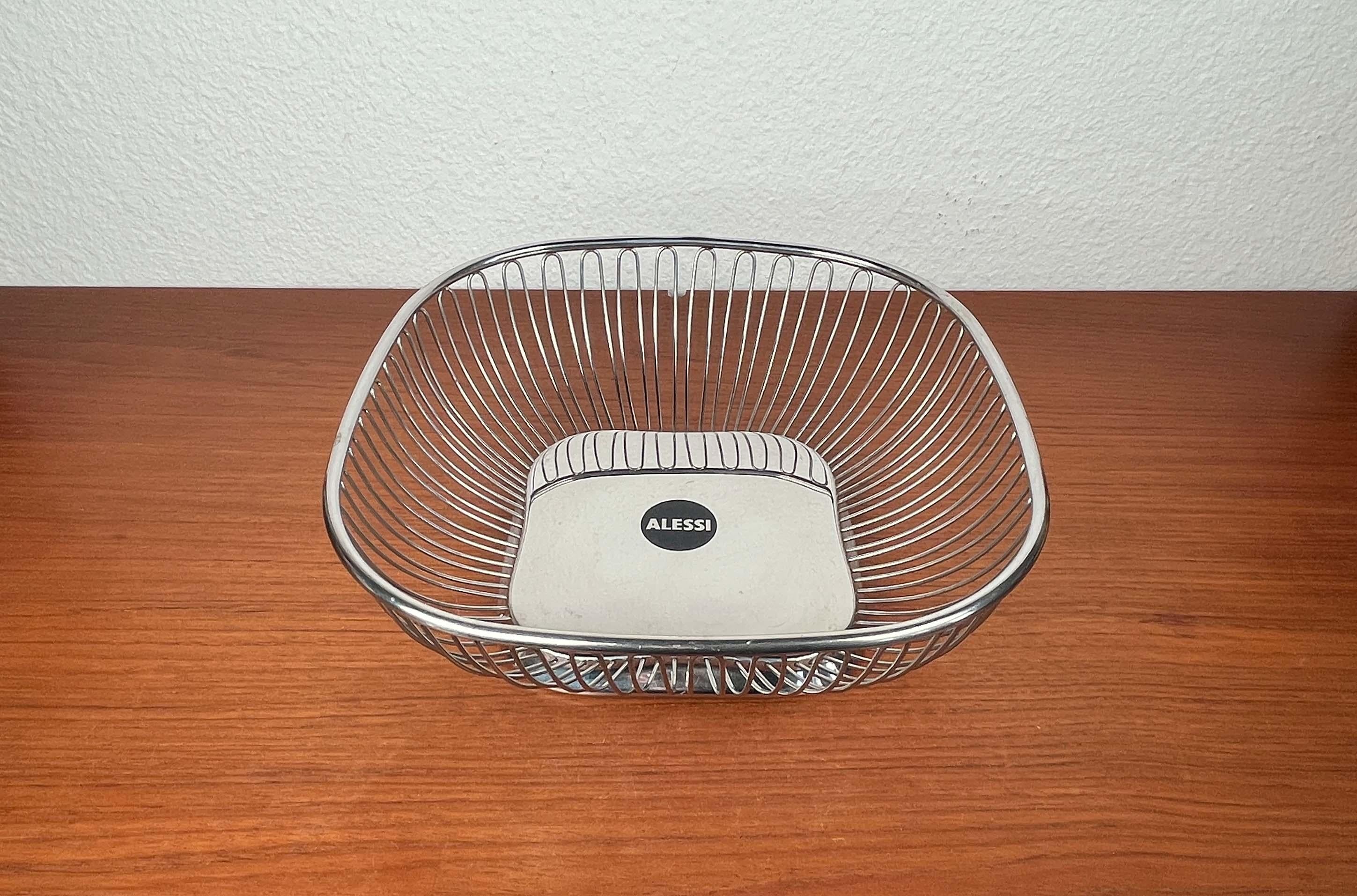 Italian Postmodern Stainless Steel Fruit Bowl from Alessi, 1980s In Good Condition For Sale In Hamburg, DE