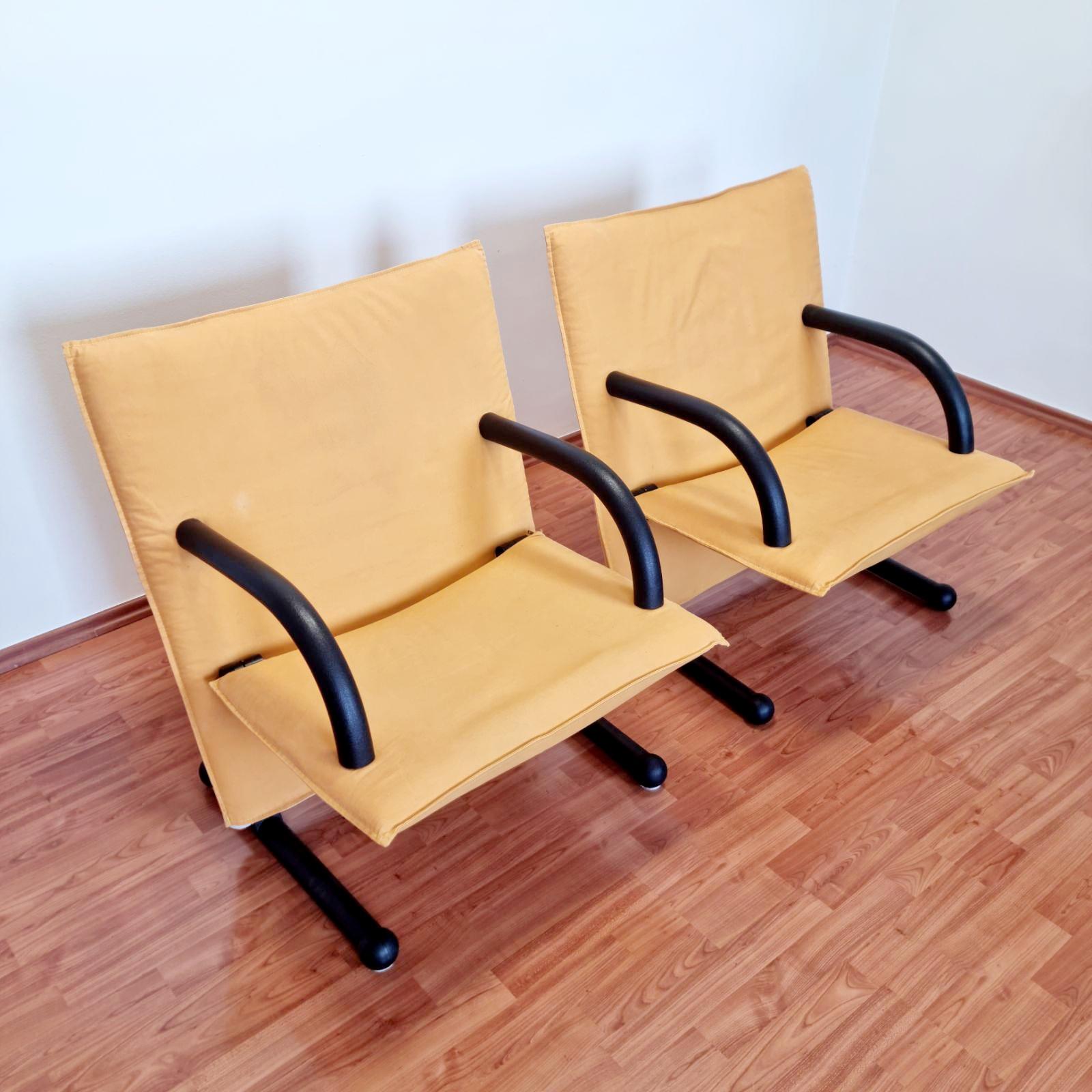 Pair of T-Line armchairs designed by Burkhard Voghterr and made by Arflex in the 80s.
In excellent condition with light signs of wear on the fabric.