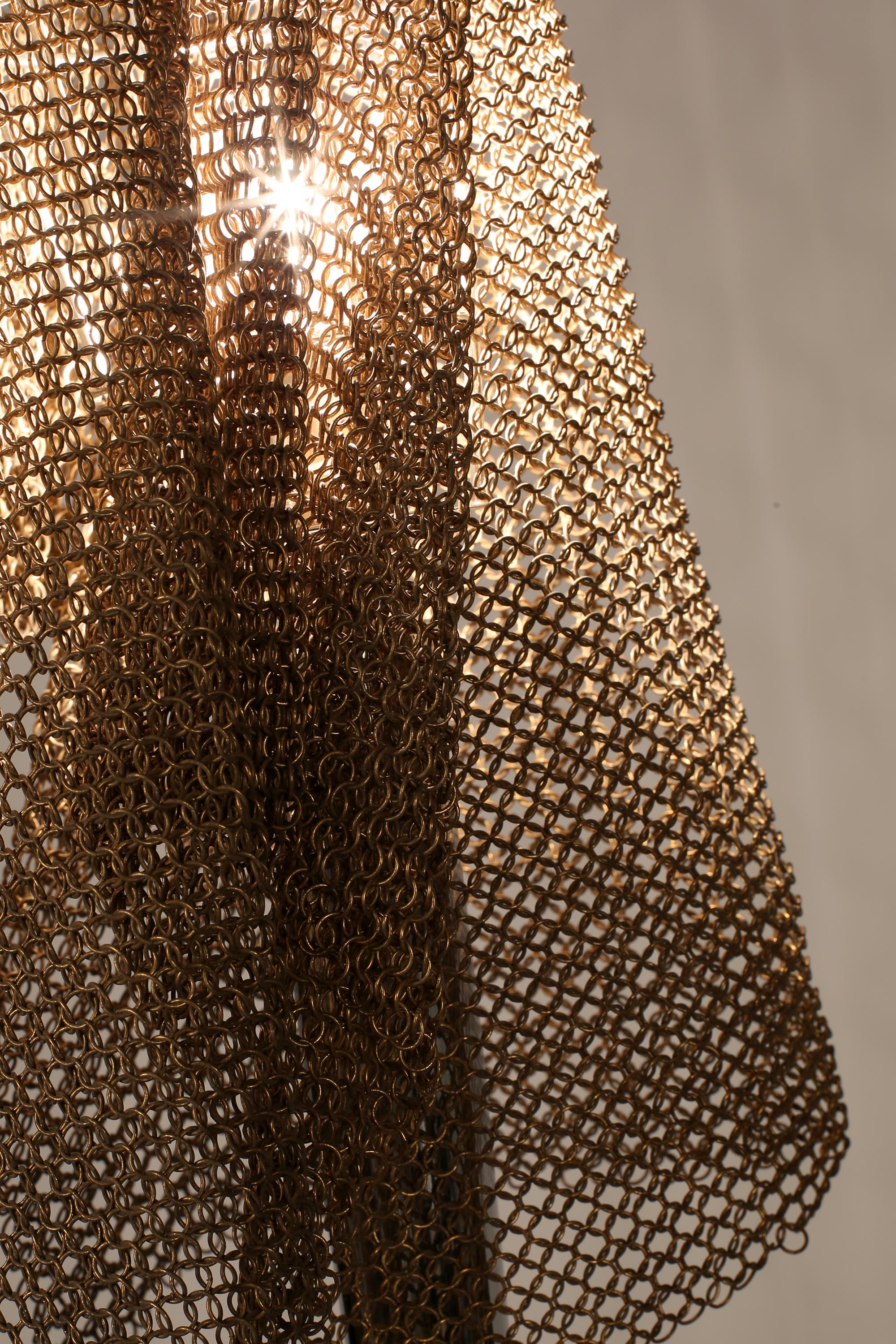 Italienische postmoderne Toni Cordero 'Ecate' Kettenhemdlampe für Artemide (Bronze) im Angebot