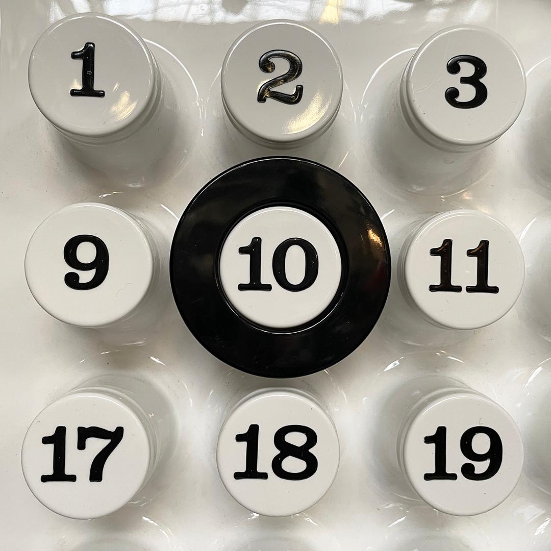 Italienischer postmoderner Wandkalender „Perpetual Calendar“ von Della Beffa für Ring a Date, 2000er Jahre im Angebot 1