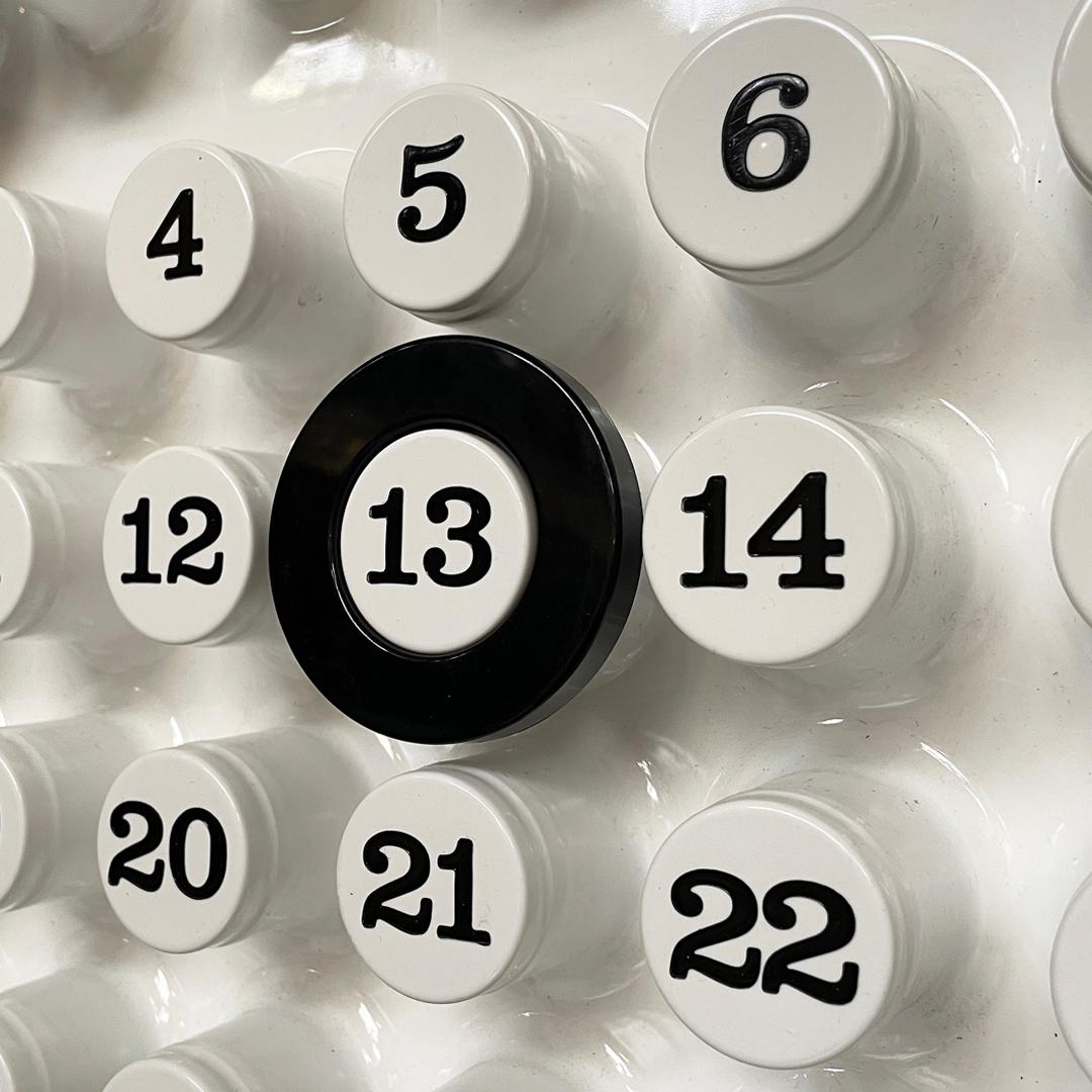Italienischer postmoderner Wandkalender „Perpetual Calendar“ von Della Beffa für Ring a Date, 2000er Jahre im Angebot 2