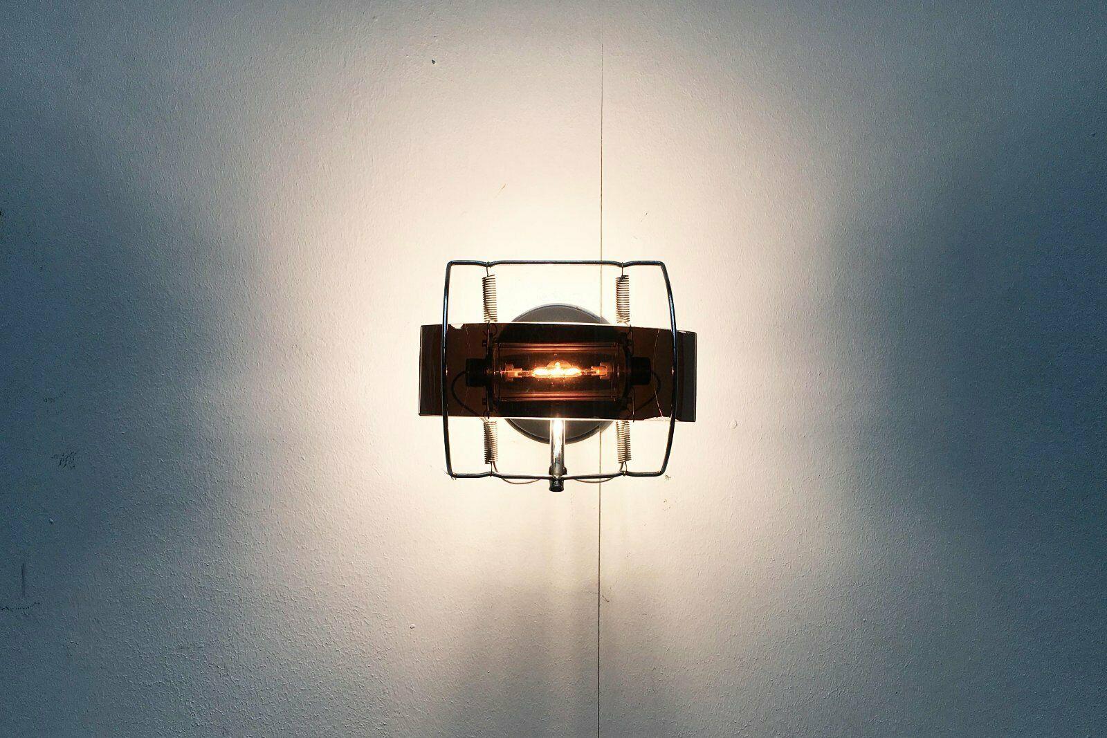 Rara lampada da parete Emanuel del produttore italiano sidecar (Artemide) basata su un disegno di Emanuele Ricci dei primi anni '90.

Il nome si riflette nell'aspetto di questa lampada, che può essere considerato aggressivo. Un design molto tecnico