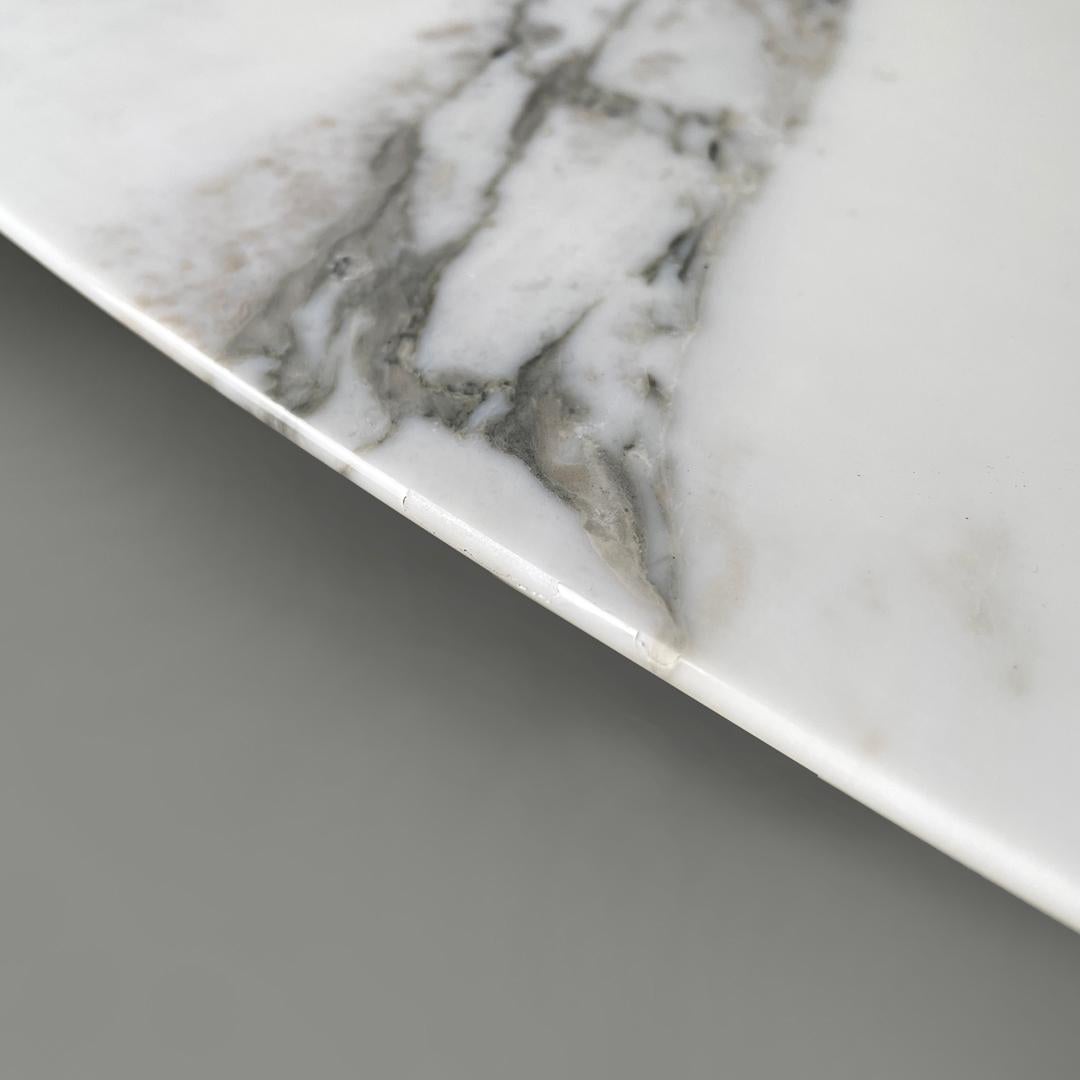 Italian postmodern white marble dining table Tulip Eero Saarinen for Knoll, 2015 For Sale 6