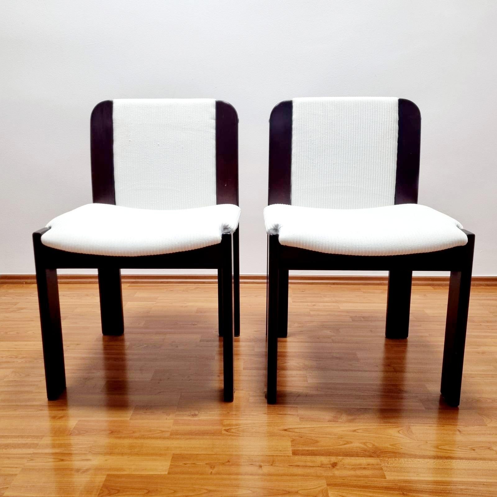 Chaises de salle à manger italiennes postmodernes en bois et velours, Italie, années 80, lot de 4 Bon état - En vente à Lucija, SI
