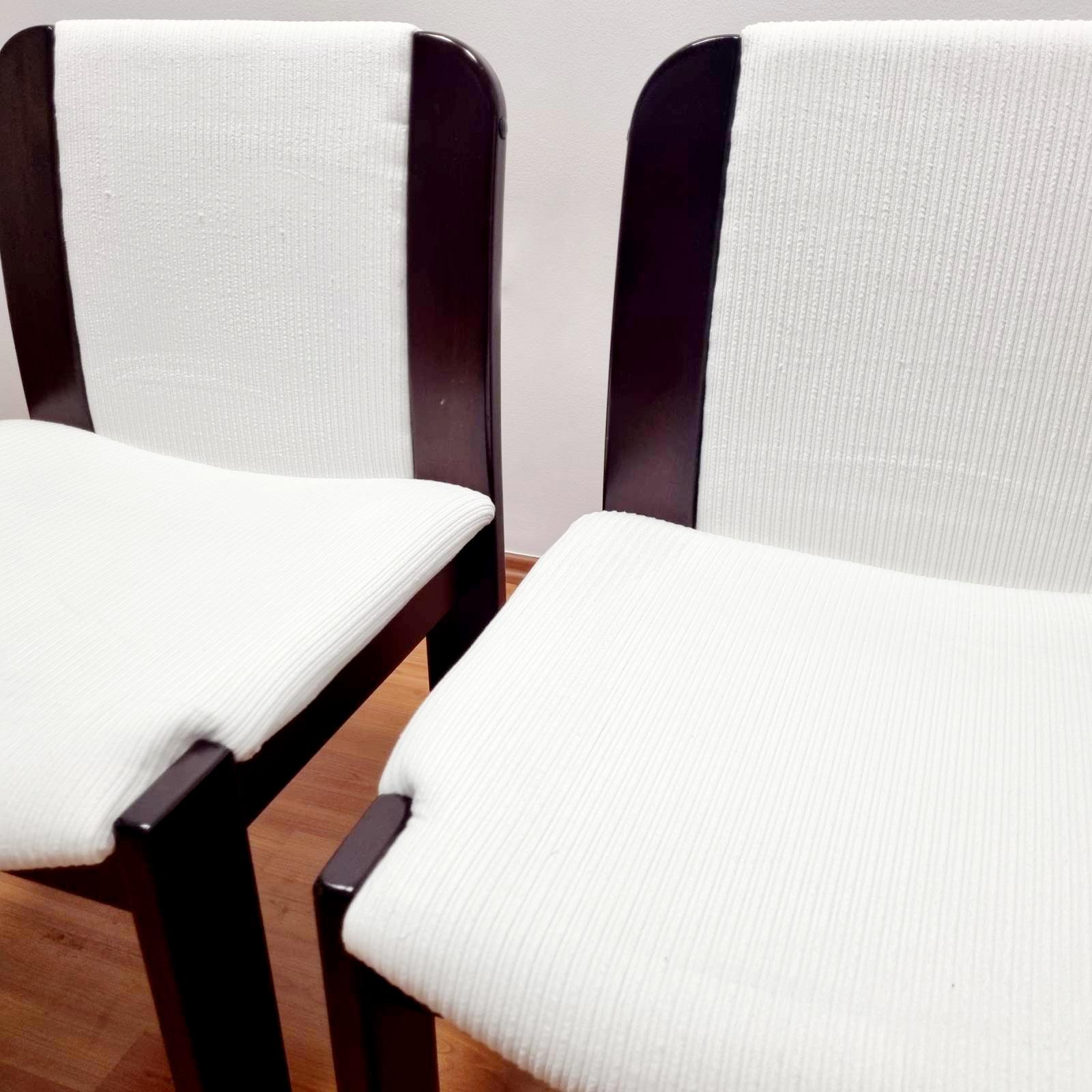 Chaises de salle à manger italiennes postmodernes en bois et velours, Italie, années 80, lot de 4 en vente 1