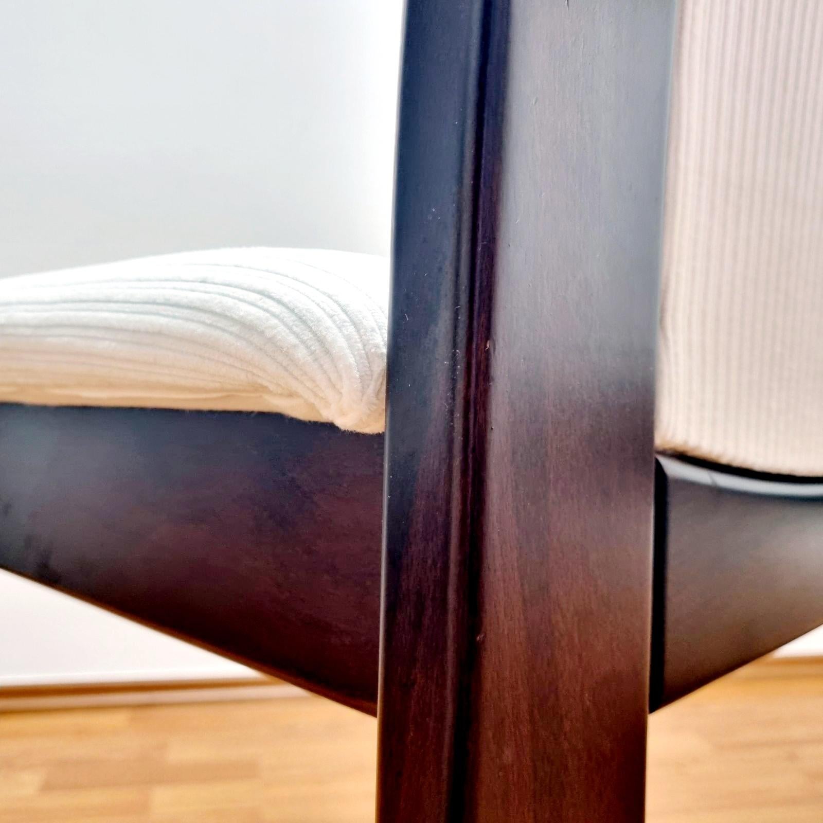 Chaises de salle à manger italiennes postmodernes en bois et velours, Italie, années 80, lot de 4 en vente 3