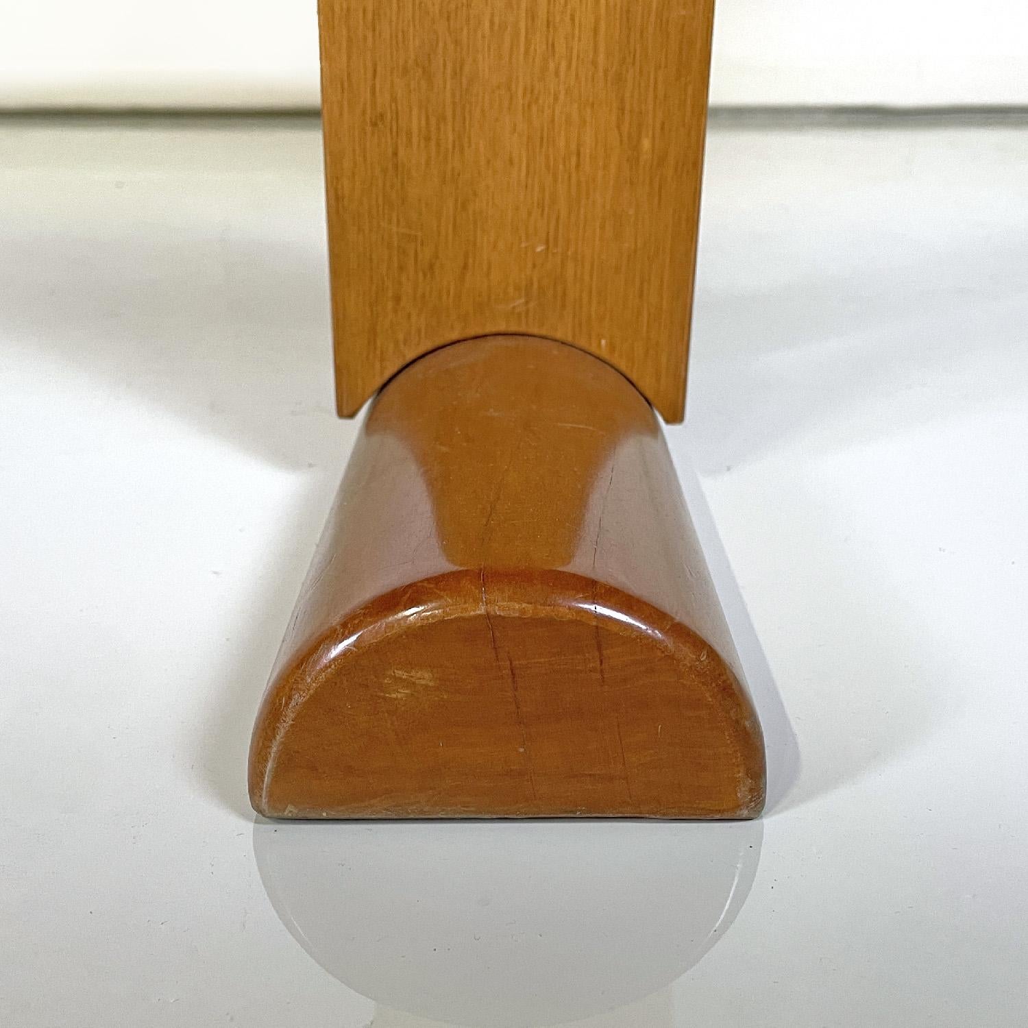 Table de salle à manger italienne postmoderne en bois avec pieds semi-circulaires, 1980 en vente 4