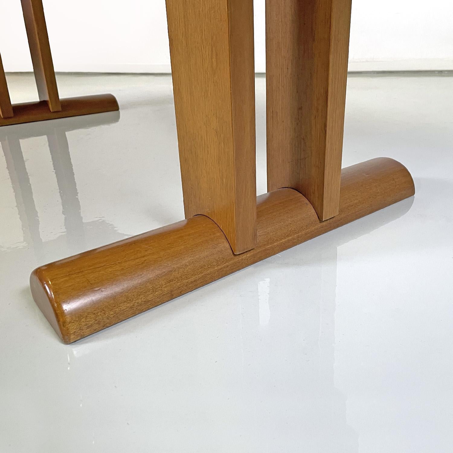 Table de salle à manger italienne postmoderne en bois avec pieds semi-circulaires, 1980 en vente 5