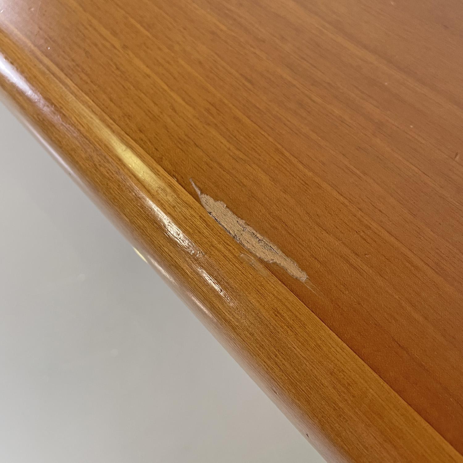 Table de salle à manger italienne postmoderne en bois avec pieds semi-circulaires, 1980 en vente 6