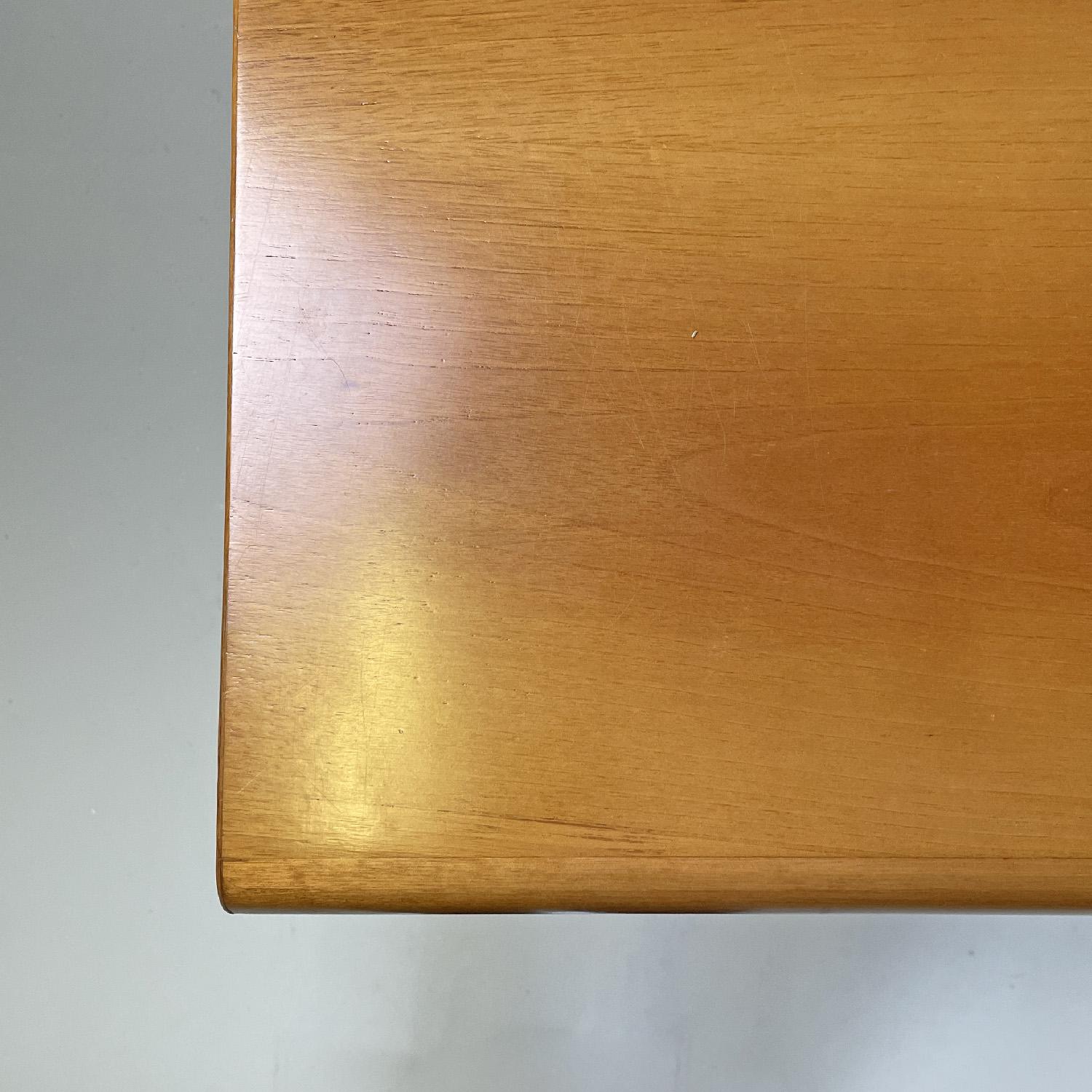 Fin du 20e siècle Table de salle à manger italienne postmoderne en bois avec pieds semi-circulaires, 1980 en vente