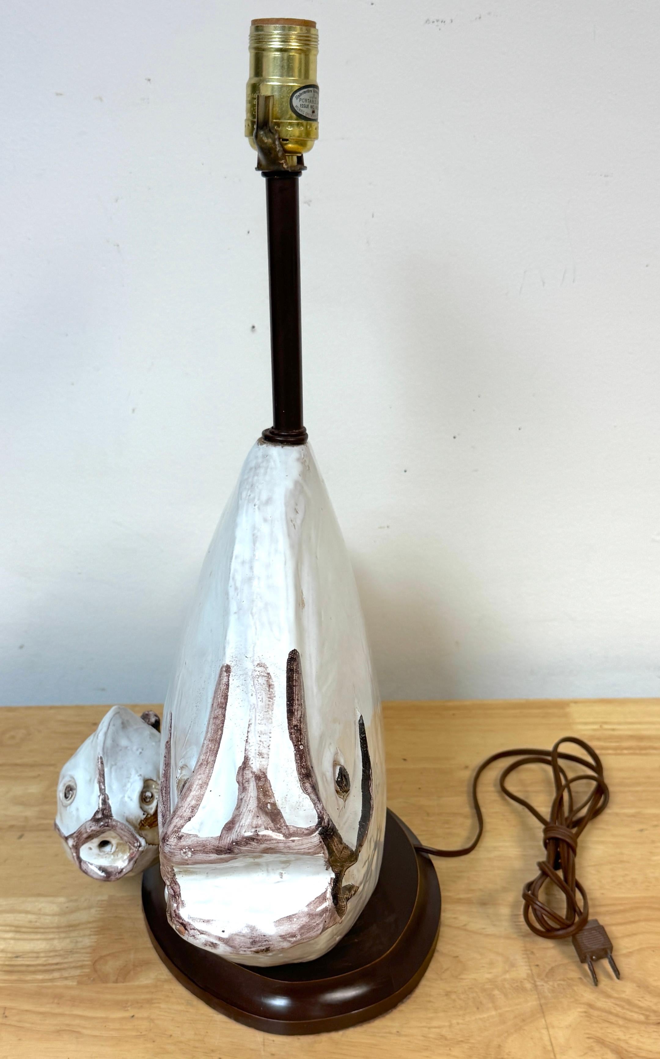 Lampe poisson en poterie italienne par Ivo De Santis pour Gli Etruschi, Florence, grand modèle Bon état - En vente à West Palm Beach, FL
