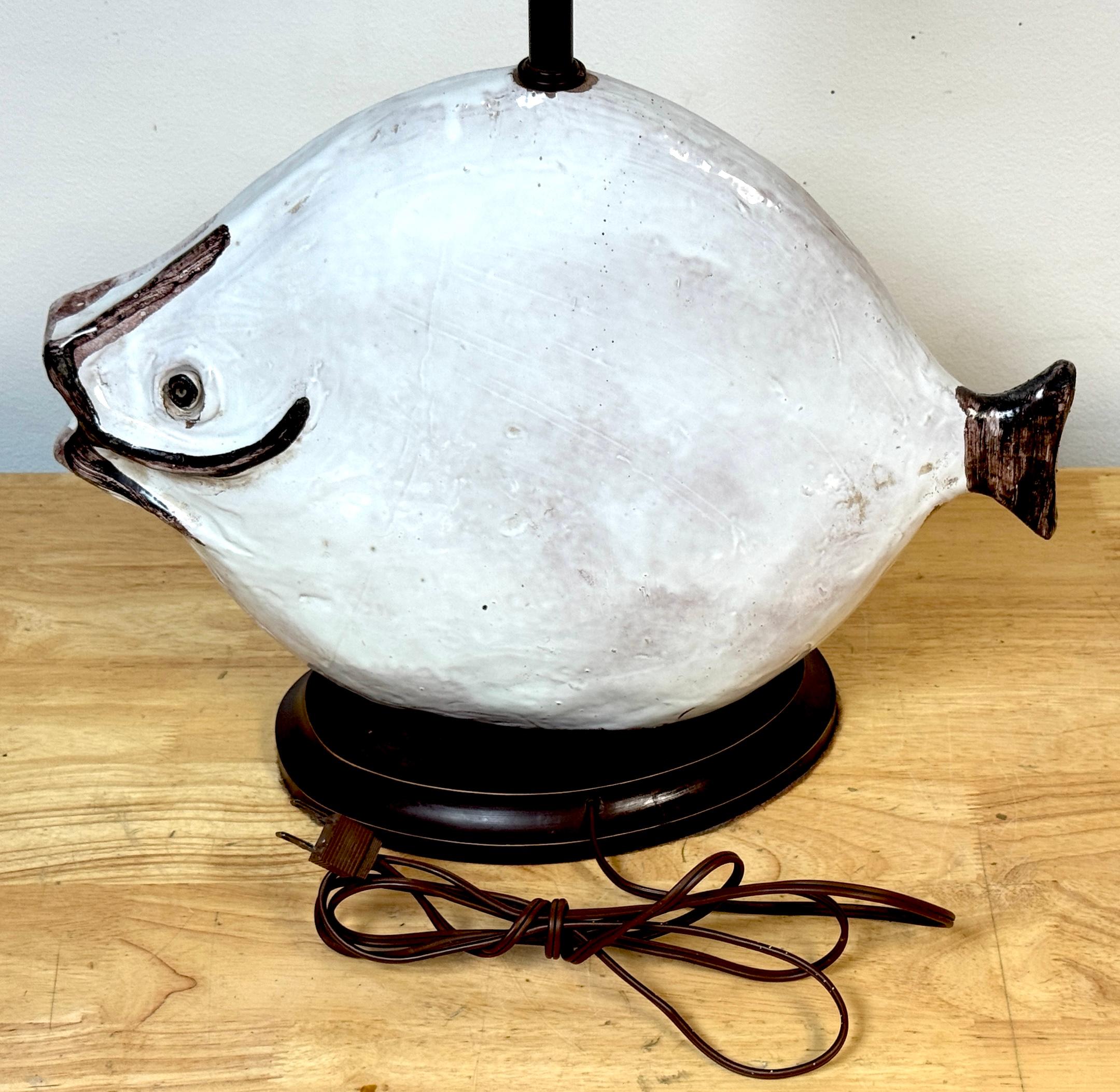Poteries Lampe poisson en poterie italienne par Ivo De Santis pour Gli Etruschi, Florence, grand modèle en vente