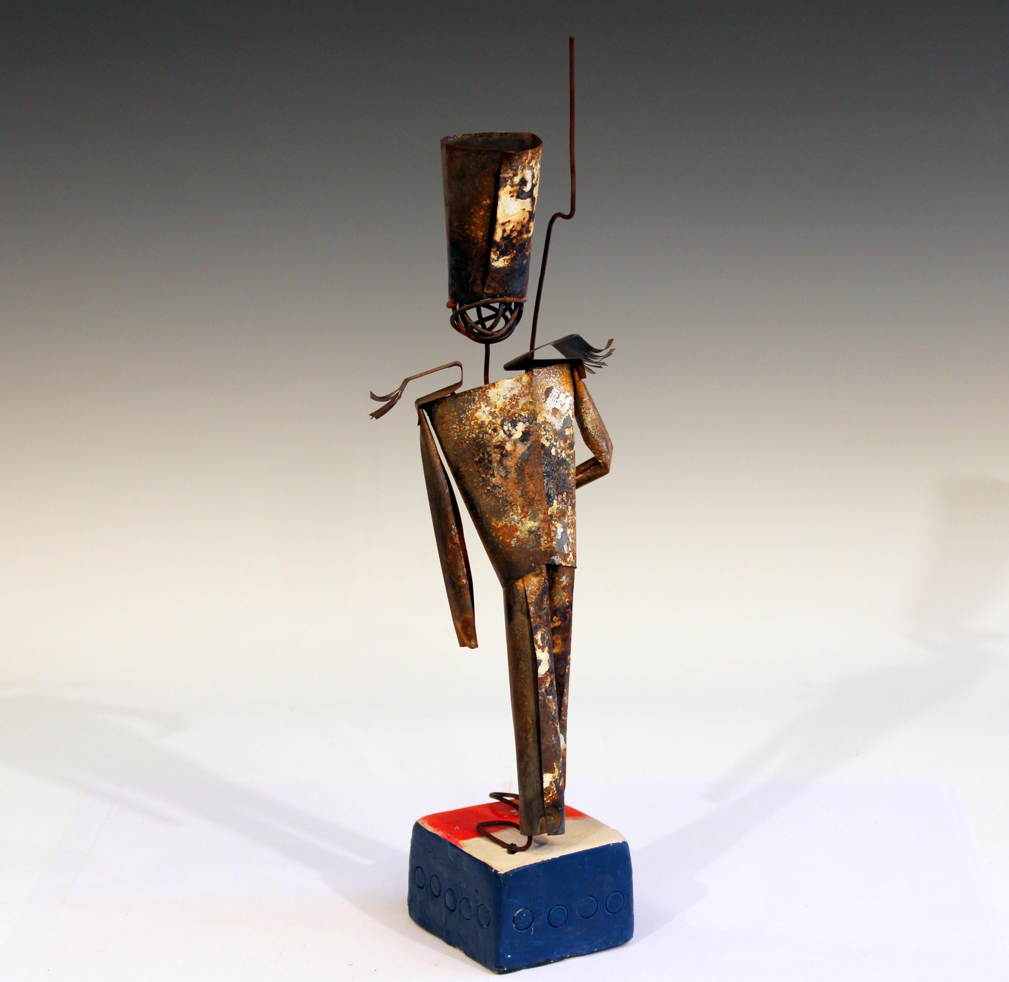 Great, vintage Gli Etrushi (The Etruscans) tin soldier figure designed by artist/ceramicist Ivo De Santis, circa 1960s. Clever design and experienced execution. Bolted to red, white, and blue pottery base. Measures: 15 1/4