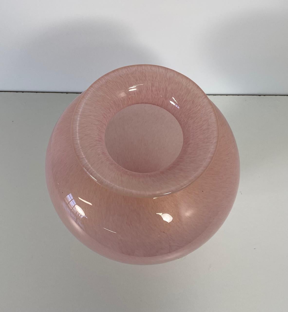 Italian Powder Pink and Gold Leaf Murano Glass Vase by Barovier & Toso In Good Condition For Sale In Meda, MB