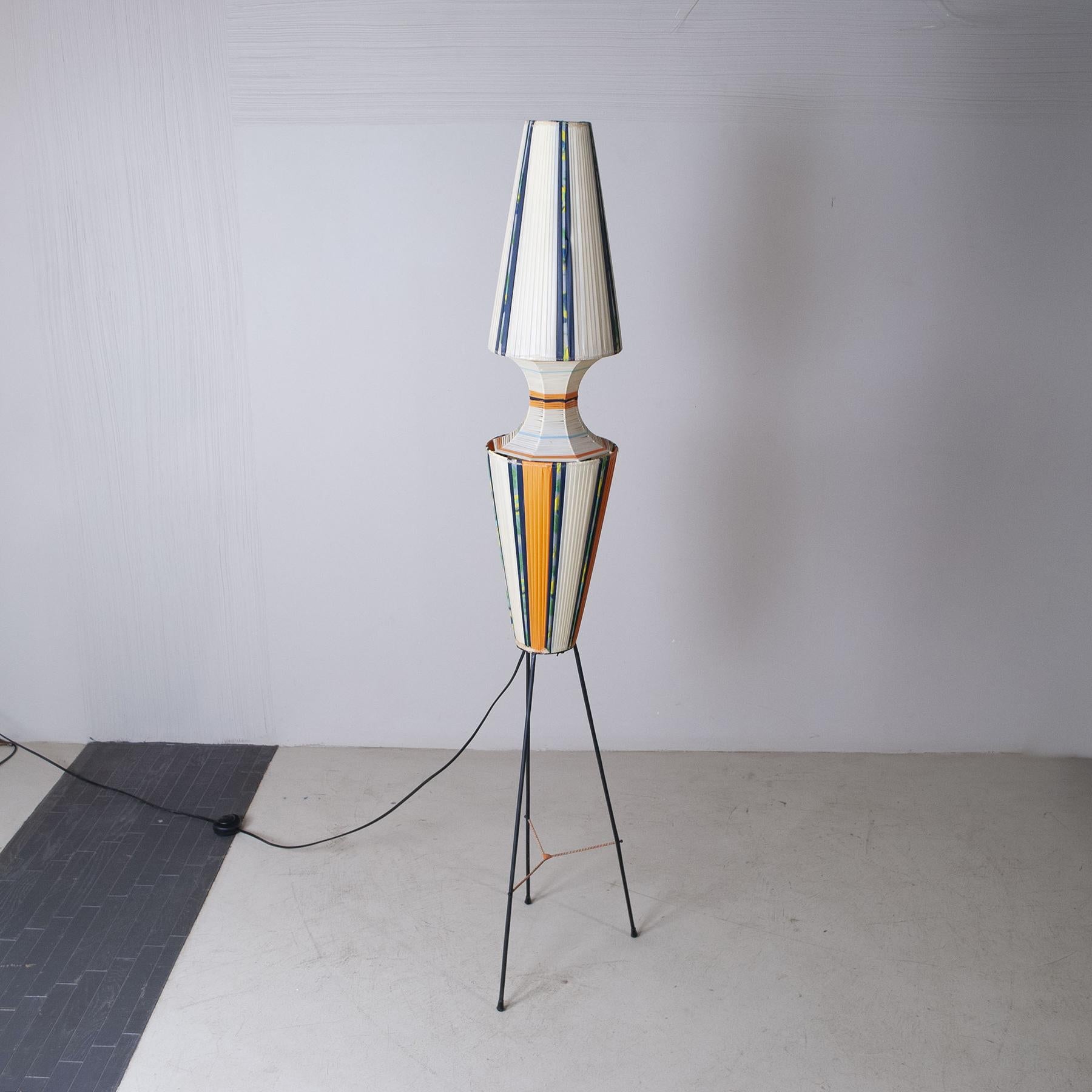 Italian Production Floor Lamp, Late 1950s For Sale 1