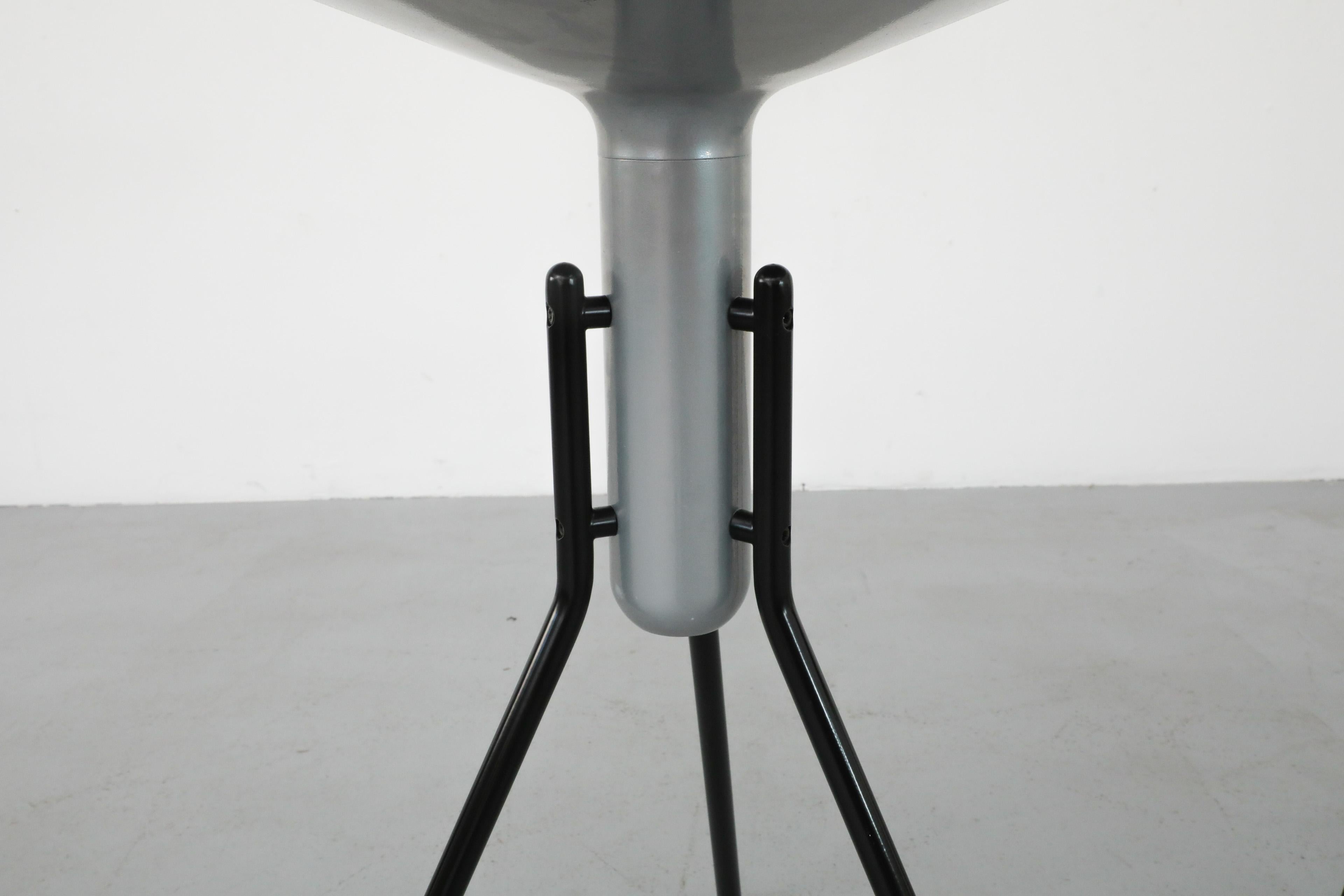 Ensemble de table et chaises italienne de style Memphis Progetti en vente 3