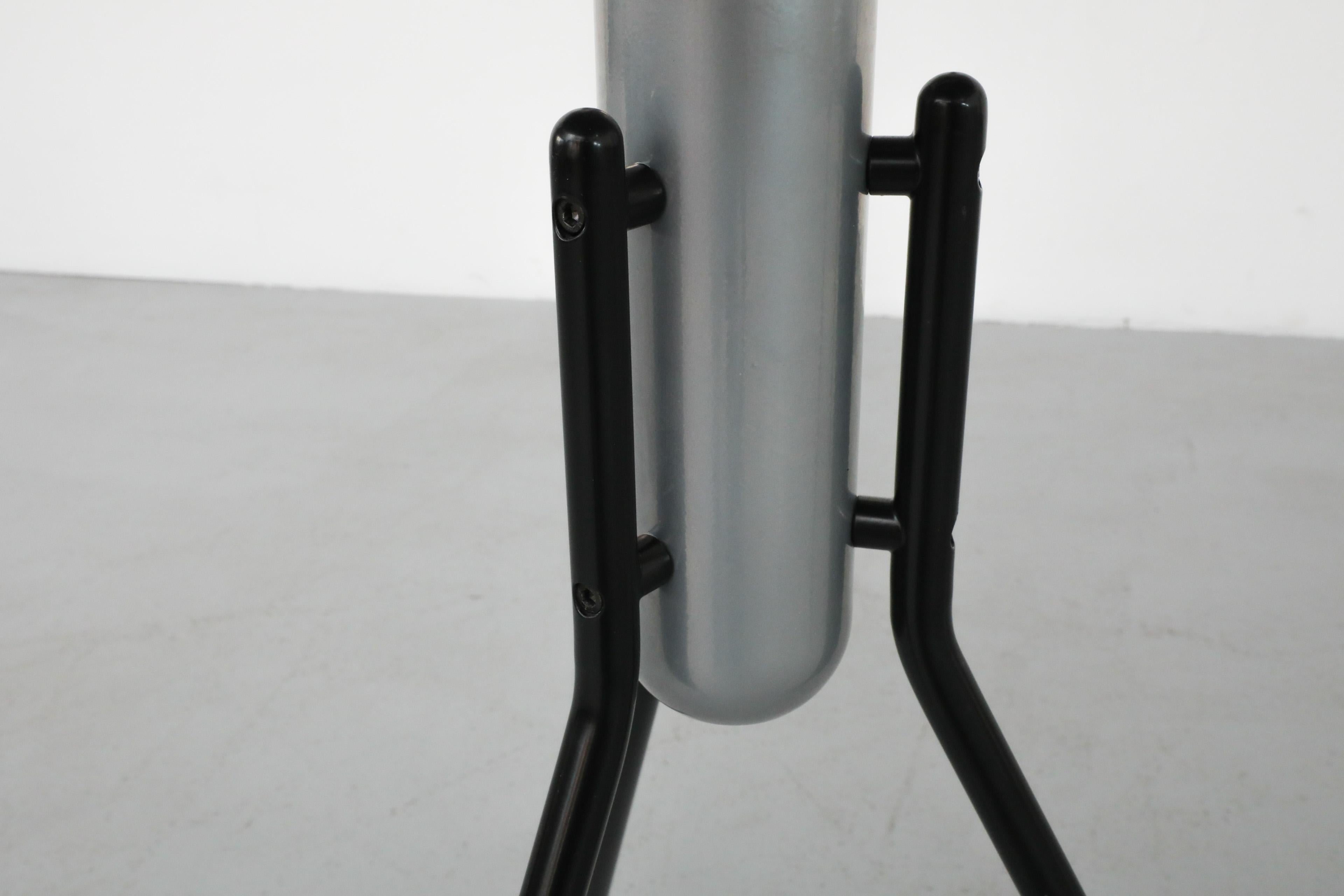 Ensemble de table et chaises italienne de style Memphis Progetti en vente 4