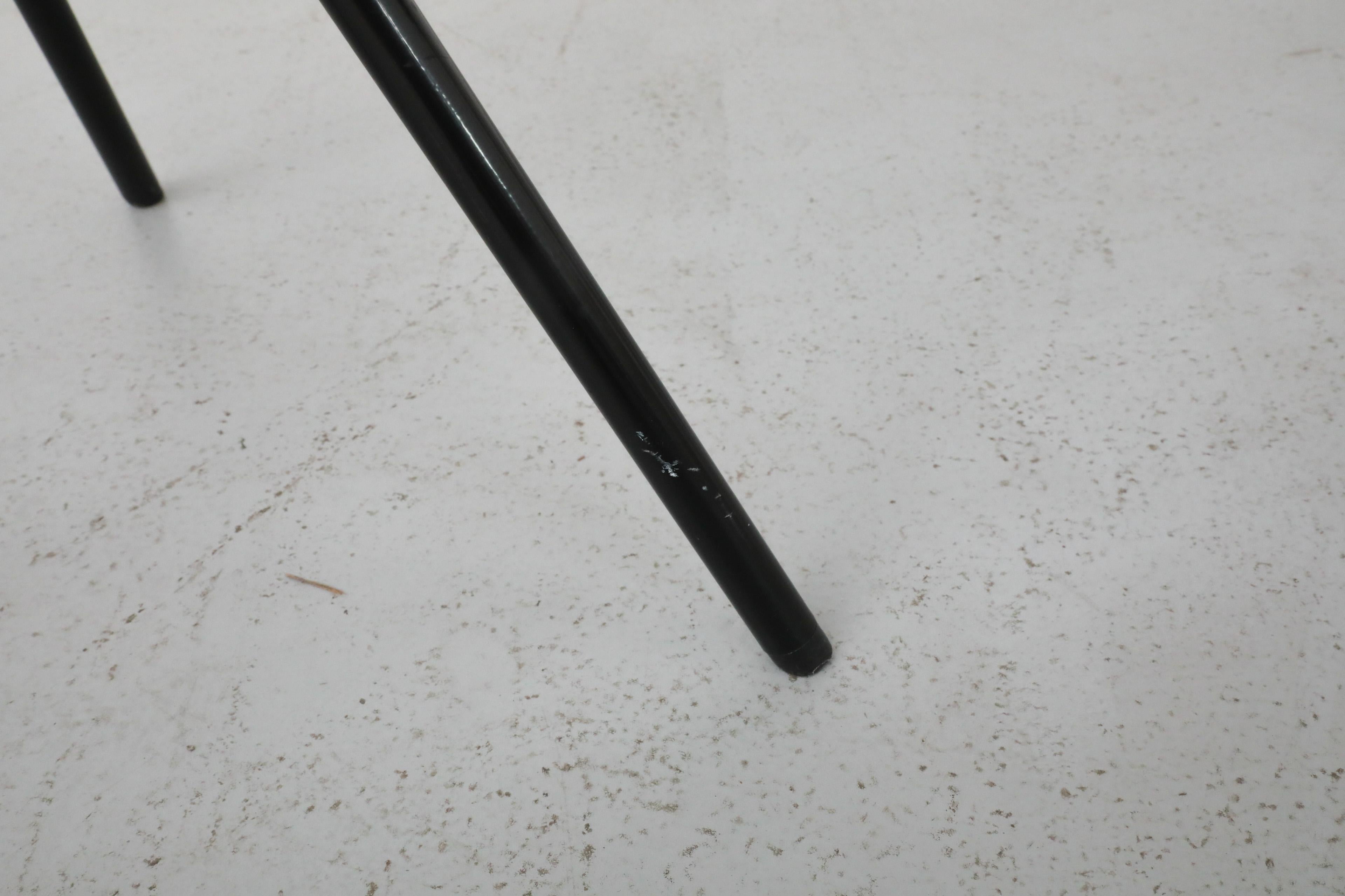 Ensemble de table et chaises italienne de style Memphis Progetti en vente 5