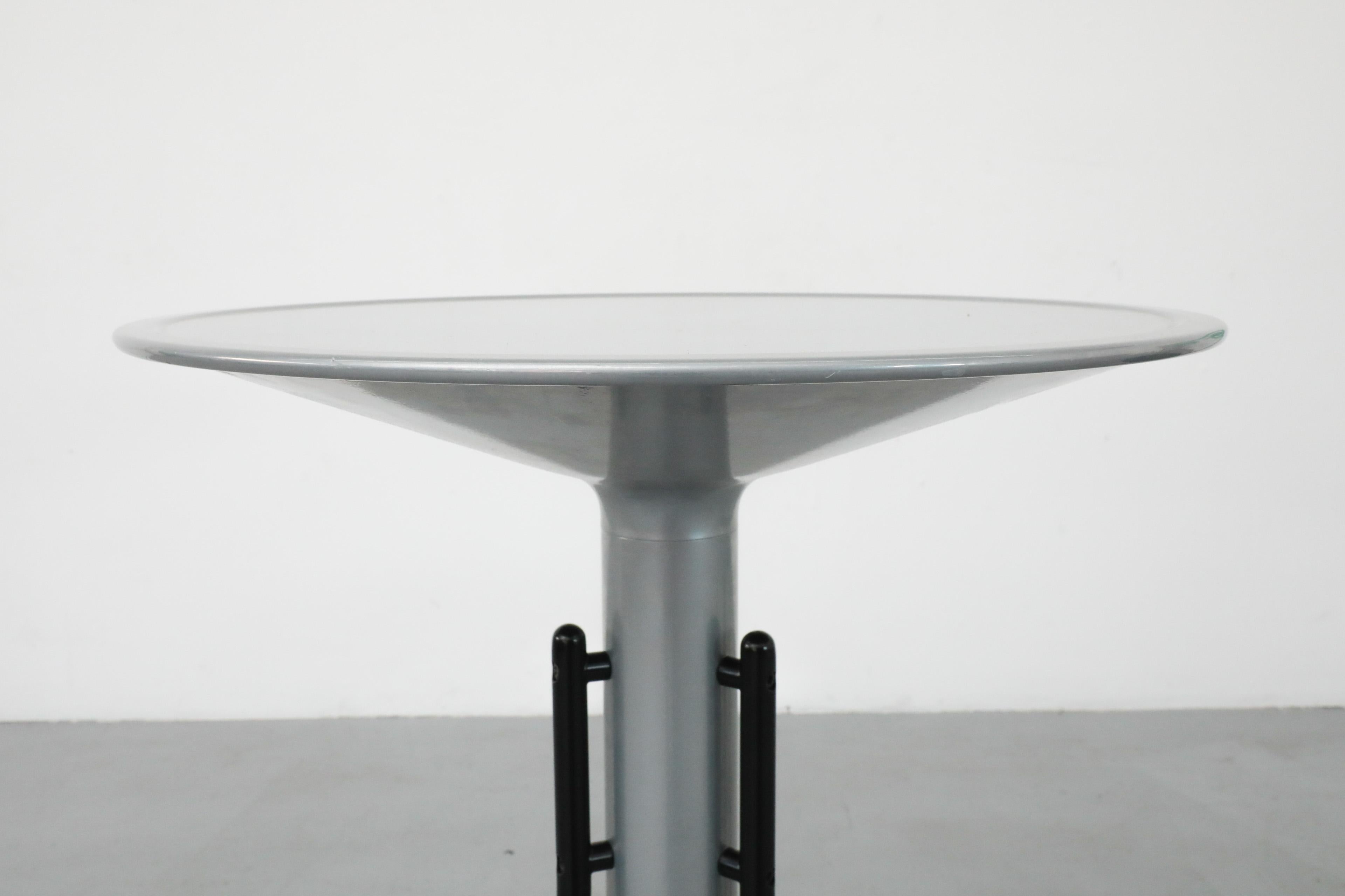 Ensemble de table et chaises italienne de style Memphis Progetti en vente 2