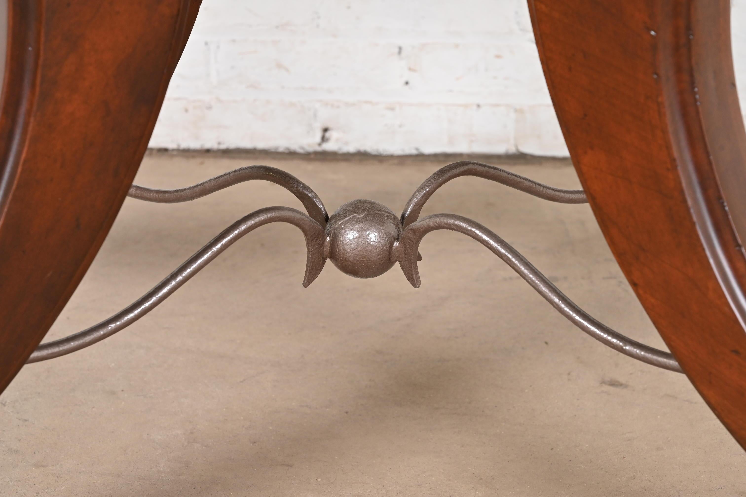Table de salle à manger provinciale italienne en cerisier sculpté par Emanuel Morez, revernie en vente 4