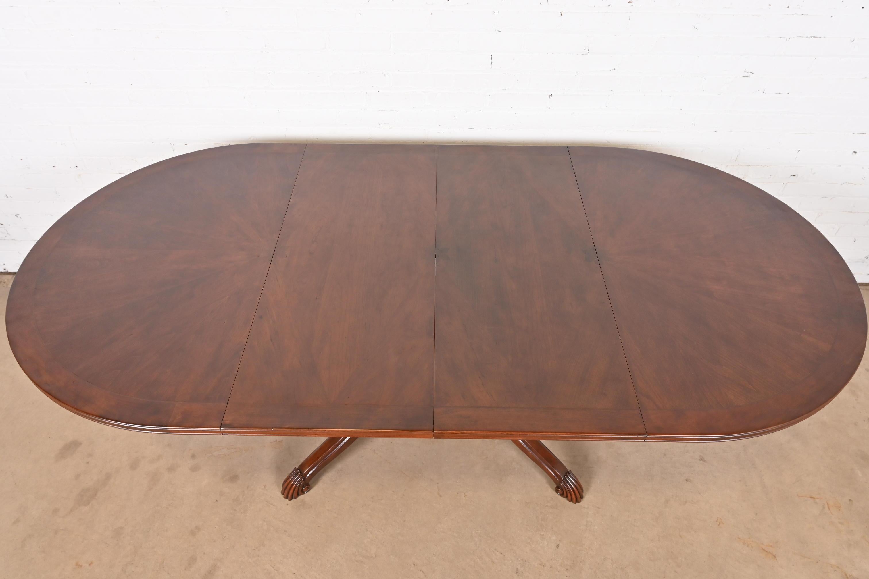 20ième siècle Table de salle à manger provinciale italienne en cerisier sculpté par Emanuel Morez, revernie en vente