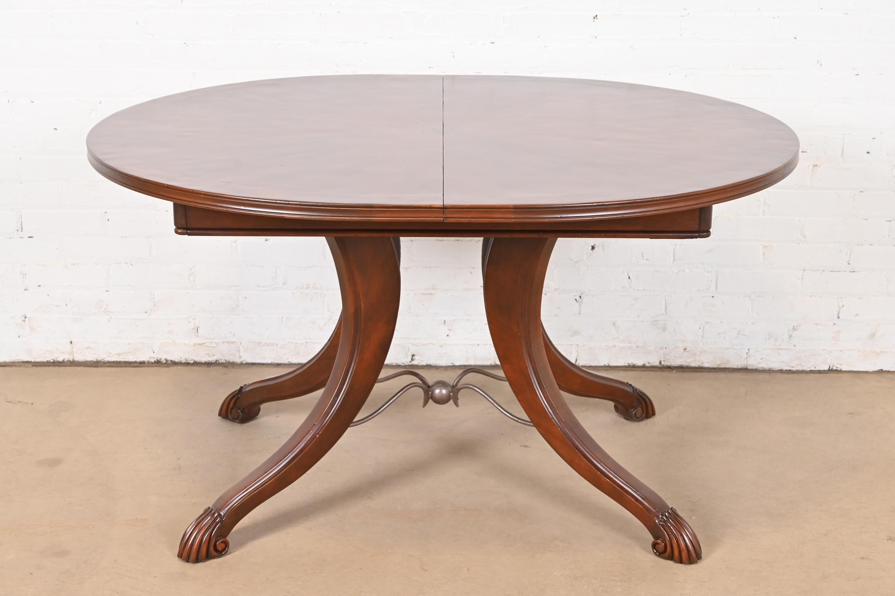 Table de salle à manger provinciale italienne en cerisier sculpté par Emanuel Morez, revernie en vente 1