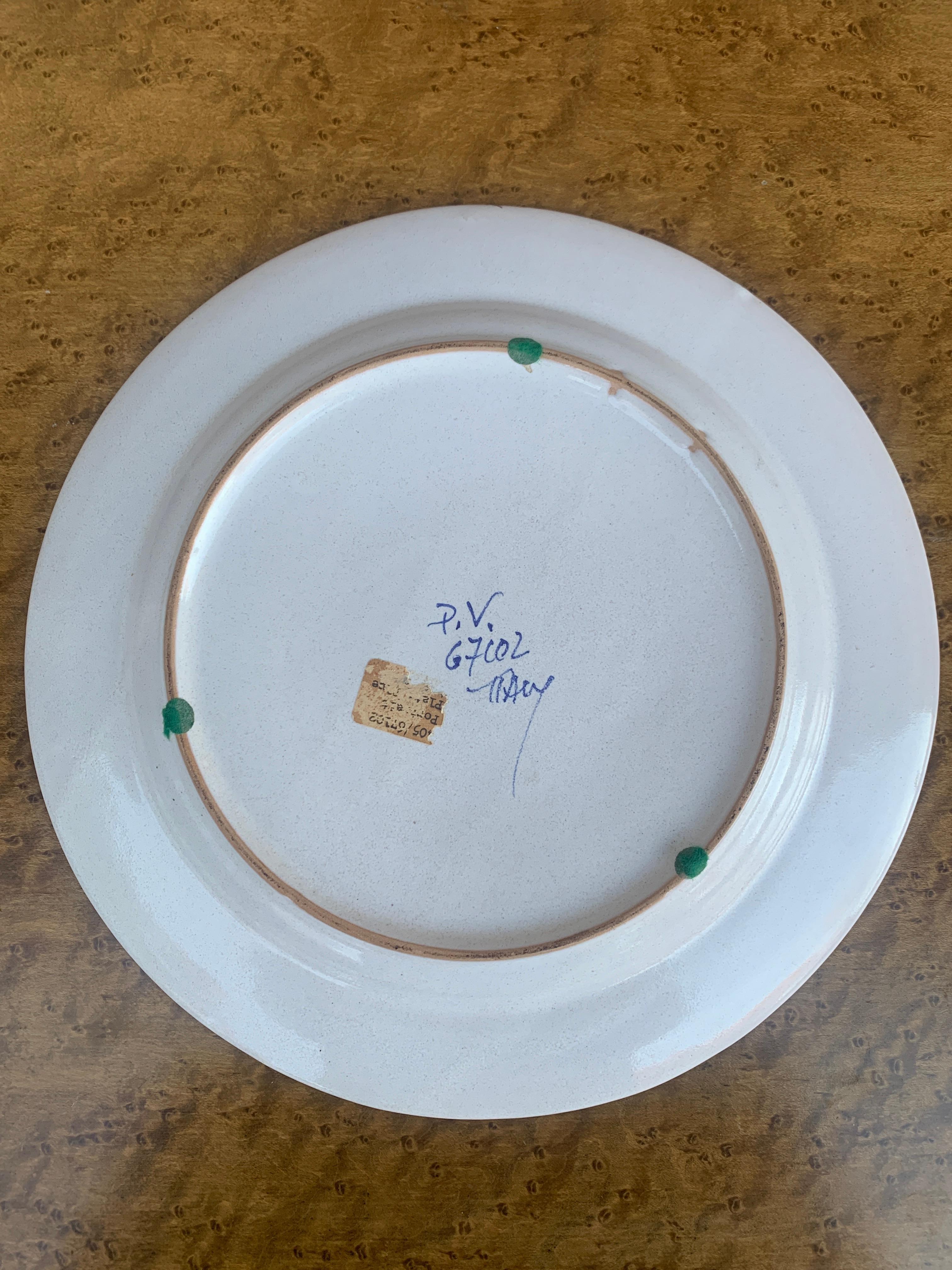 Assiette murale provinciale italienne en faïence peinte à la main avec portrait en vente 3