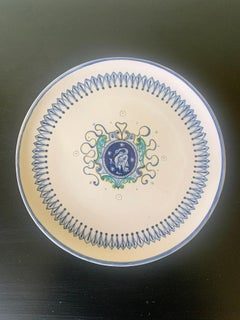 Italian Provincial Deruta Hand Painted Faience Pottery Wall Plate With Crest