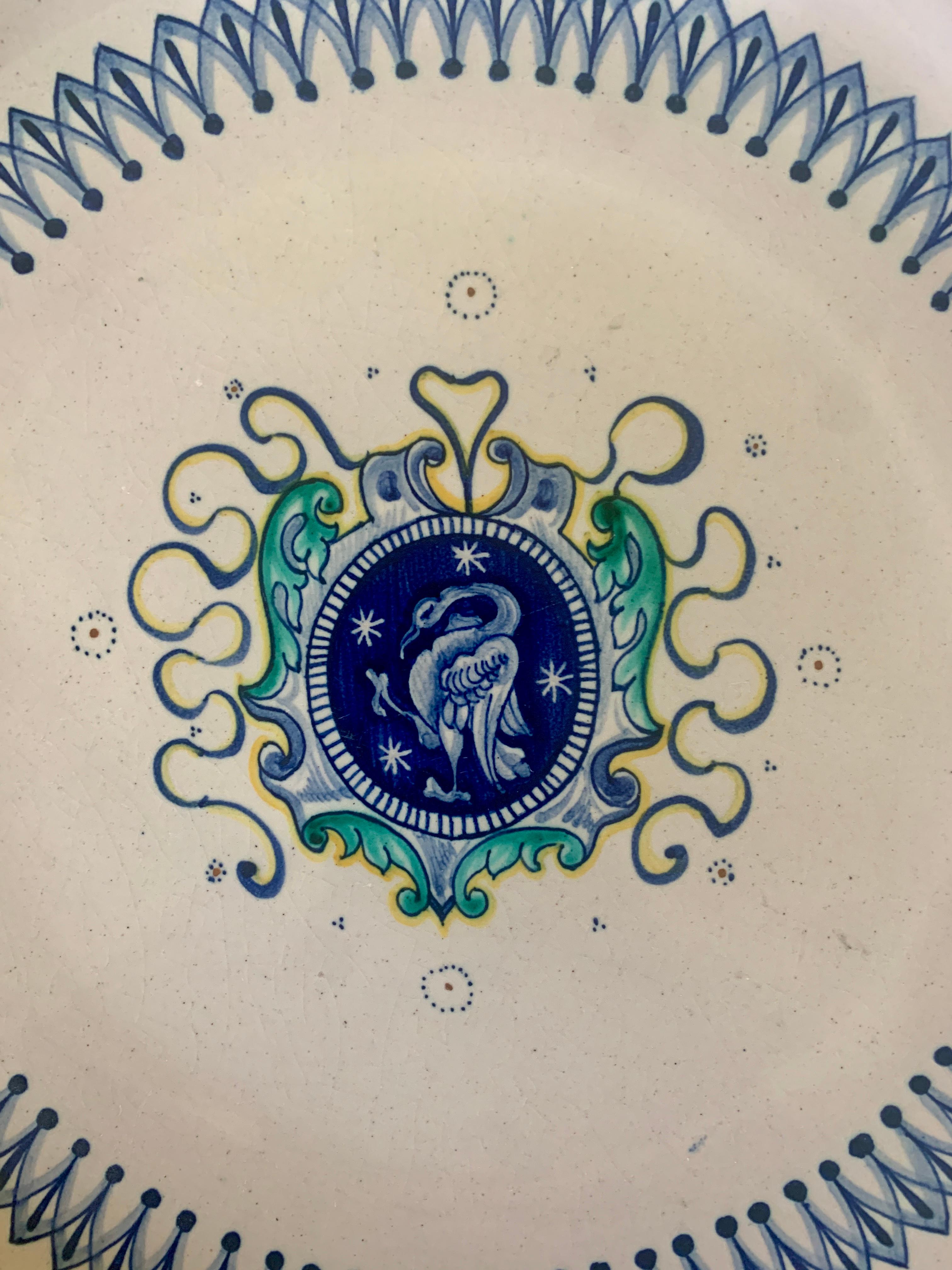 French Provincial Italian Provincial Deruta Hand Painted Faience Pottery Wall Plate With Crest  For Sale