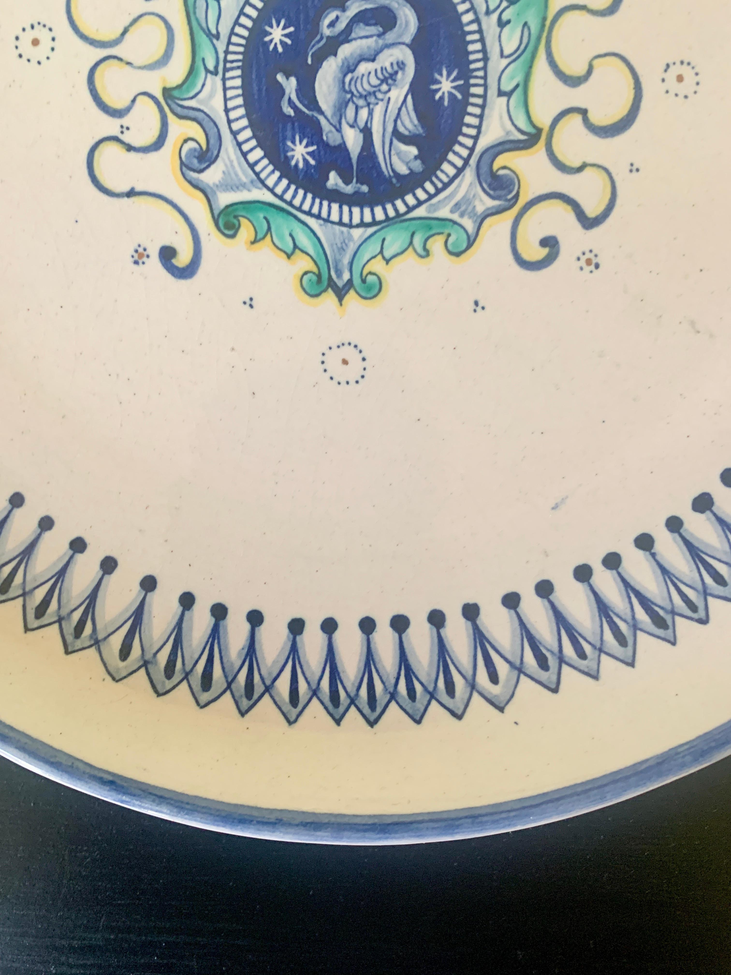 20th Century Italian Provincial Deruta Hand Painted Faience Pottery Wall Plate With Crest  For Sale
