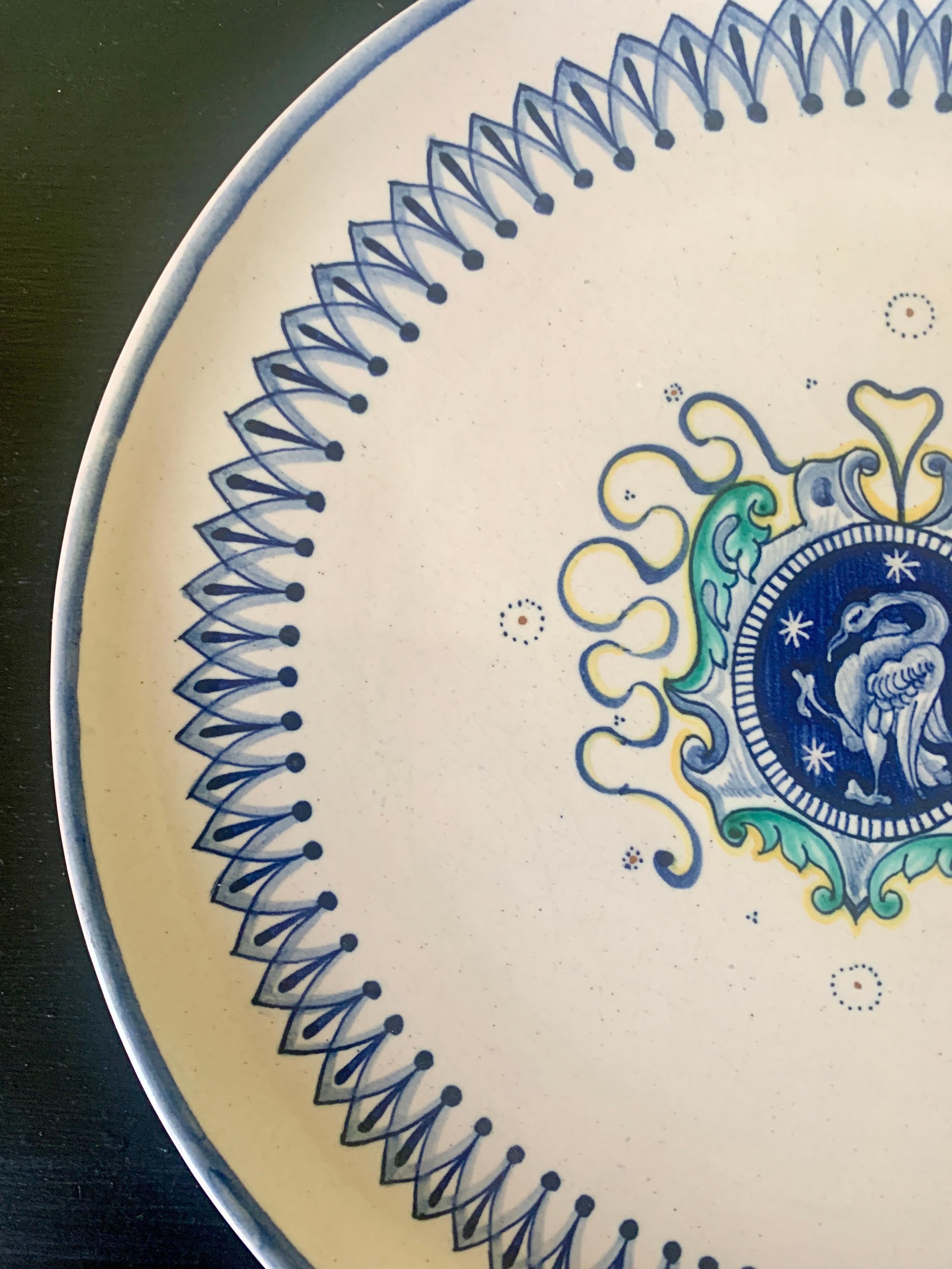 Italian Provincial Deruta Hand Painted Faience Pottery Wall Plate With Crest  For Sale 1