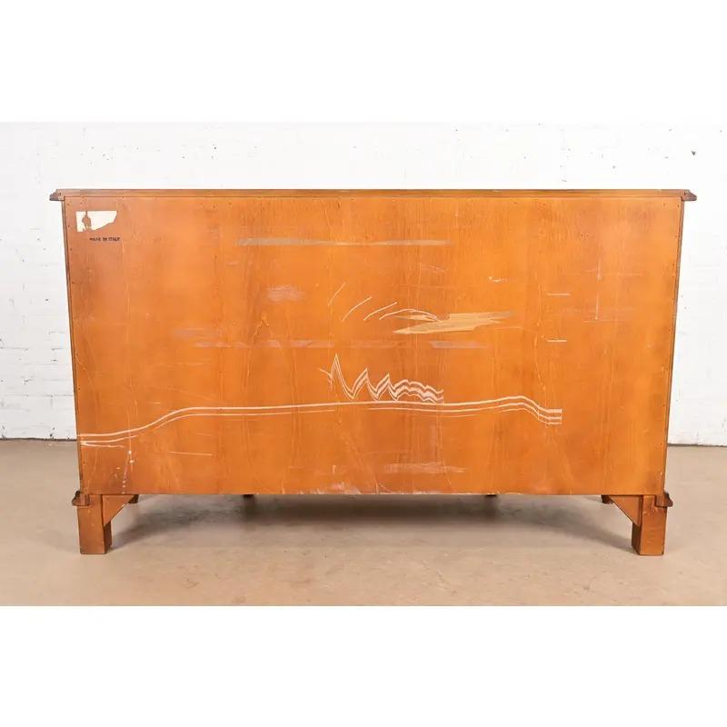 Commode à douze tiroirs en érable sculpté de style Louis XV par Guido Zichele en vente 6
