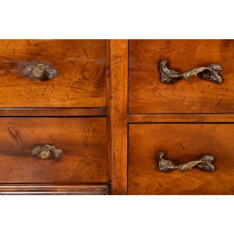 Commode à douze tiroirs en érable sculpté de style Louis XV par Guido Zichele en vente 3