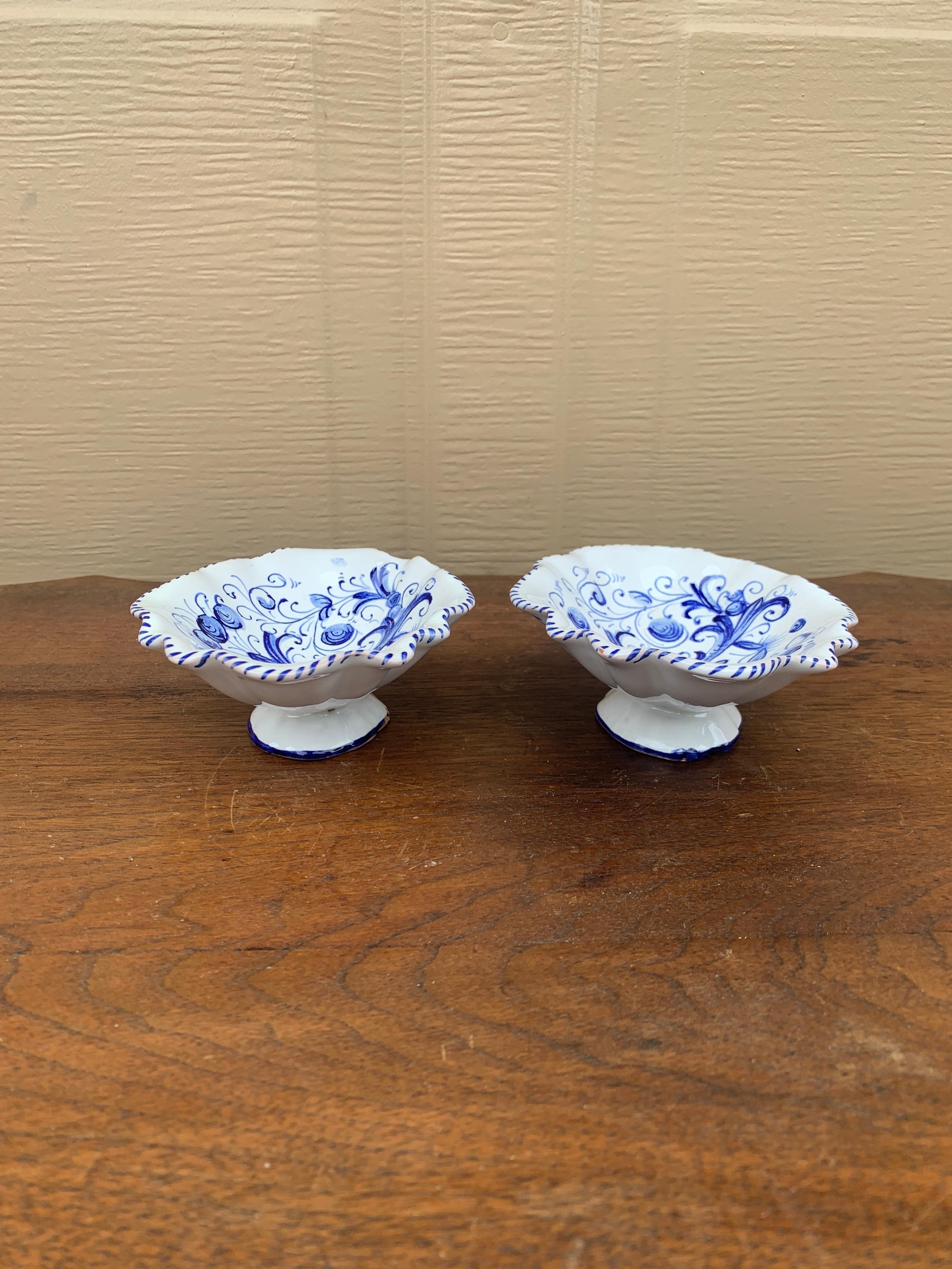 Platos de Fayenza Festoneados en Azul y Blanco de la Provincia Italiana Maioliche Deruta 5