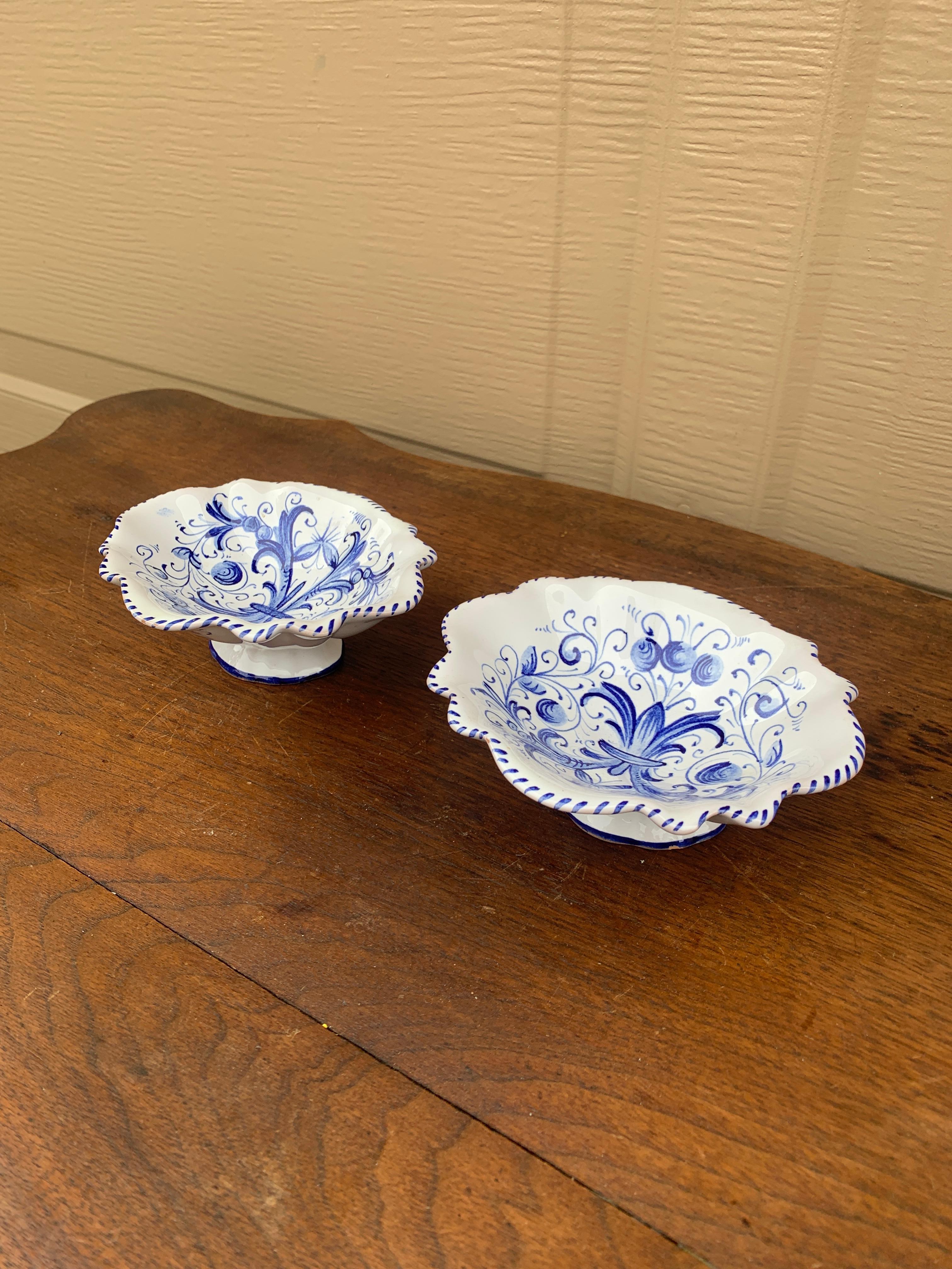 Platos de Fayenza Festoneados en Azul y Blanco de la Provincia Italiana Maioliche Deruta 2