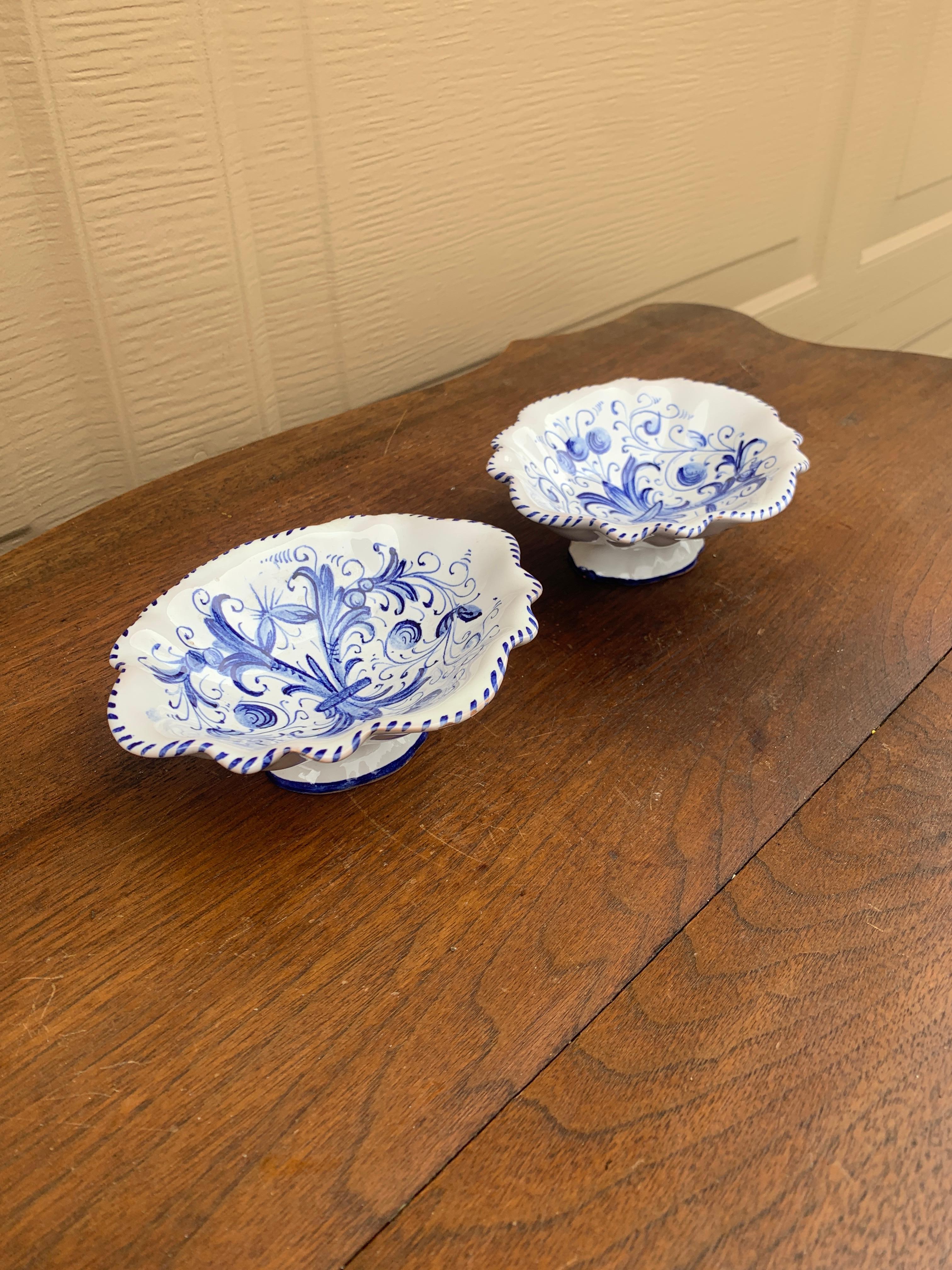 Platos de Fayenza Festoneados en Azul y Blanco de la Provincia Italiana Maioliche Deruta 3