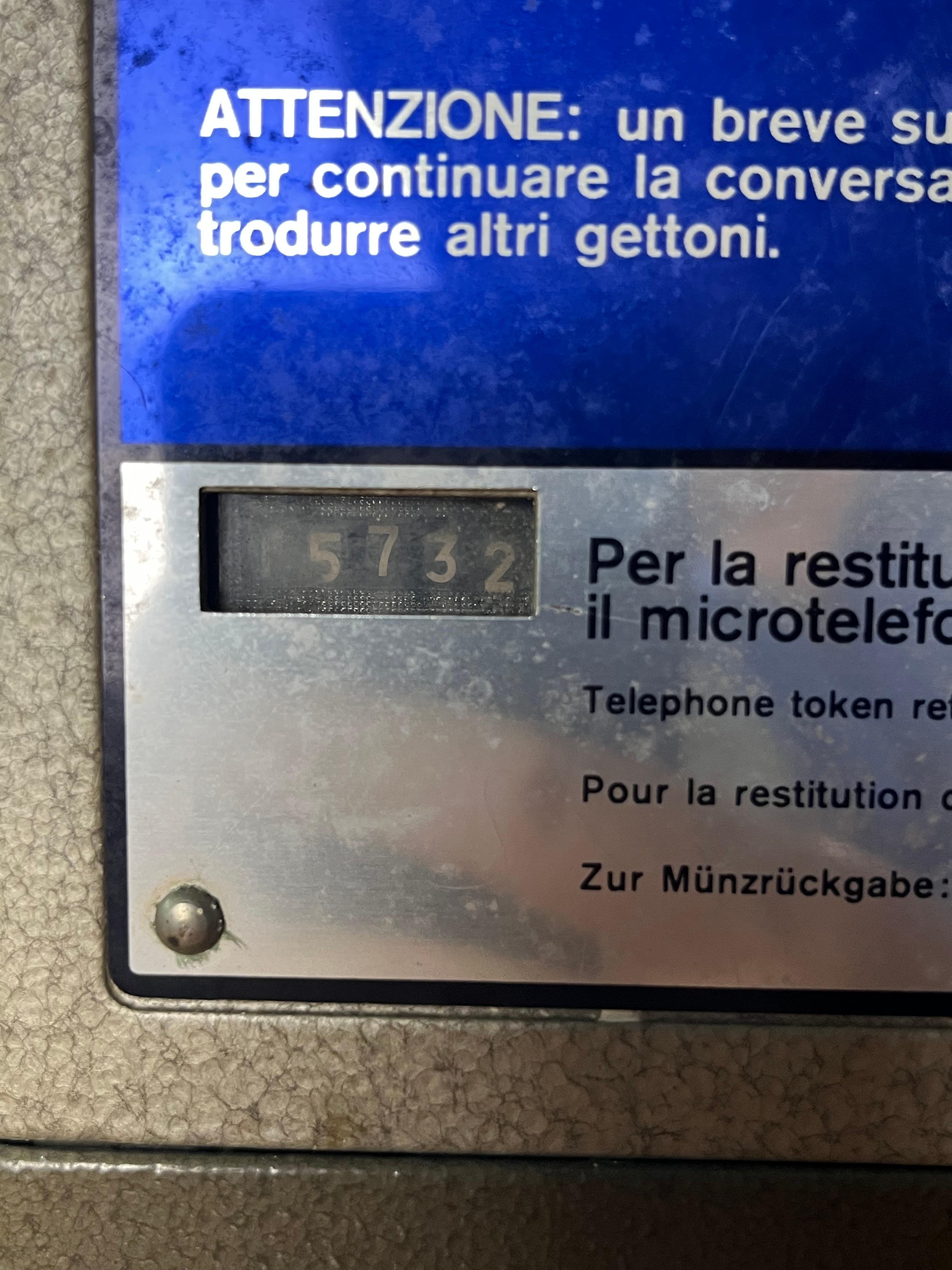 Telefono pubblico italiano a gettoni modello Sip 