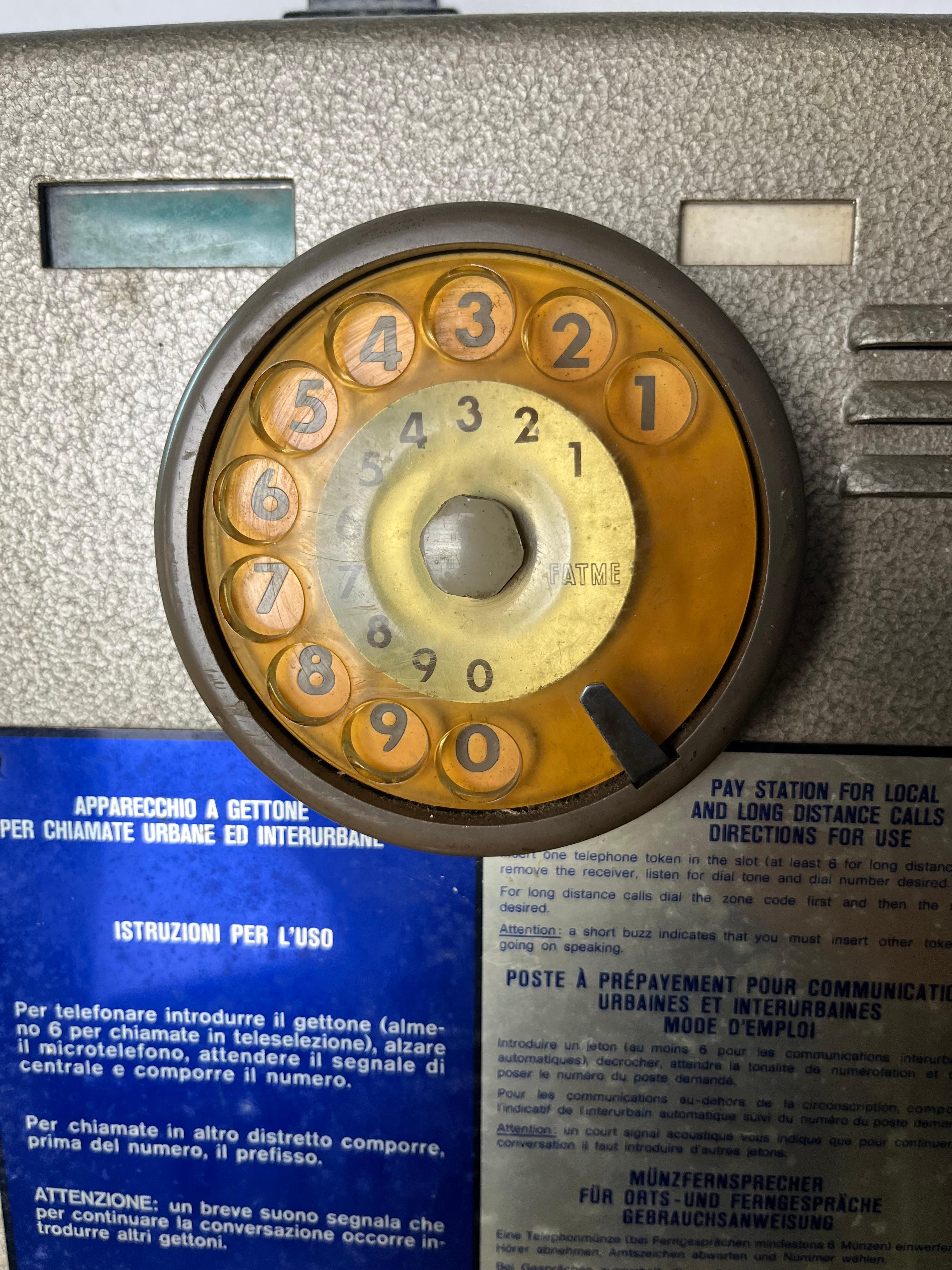 Metallo Telefono pubblico italiano a gettoni modello Sip 