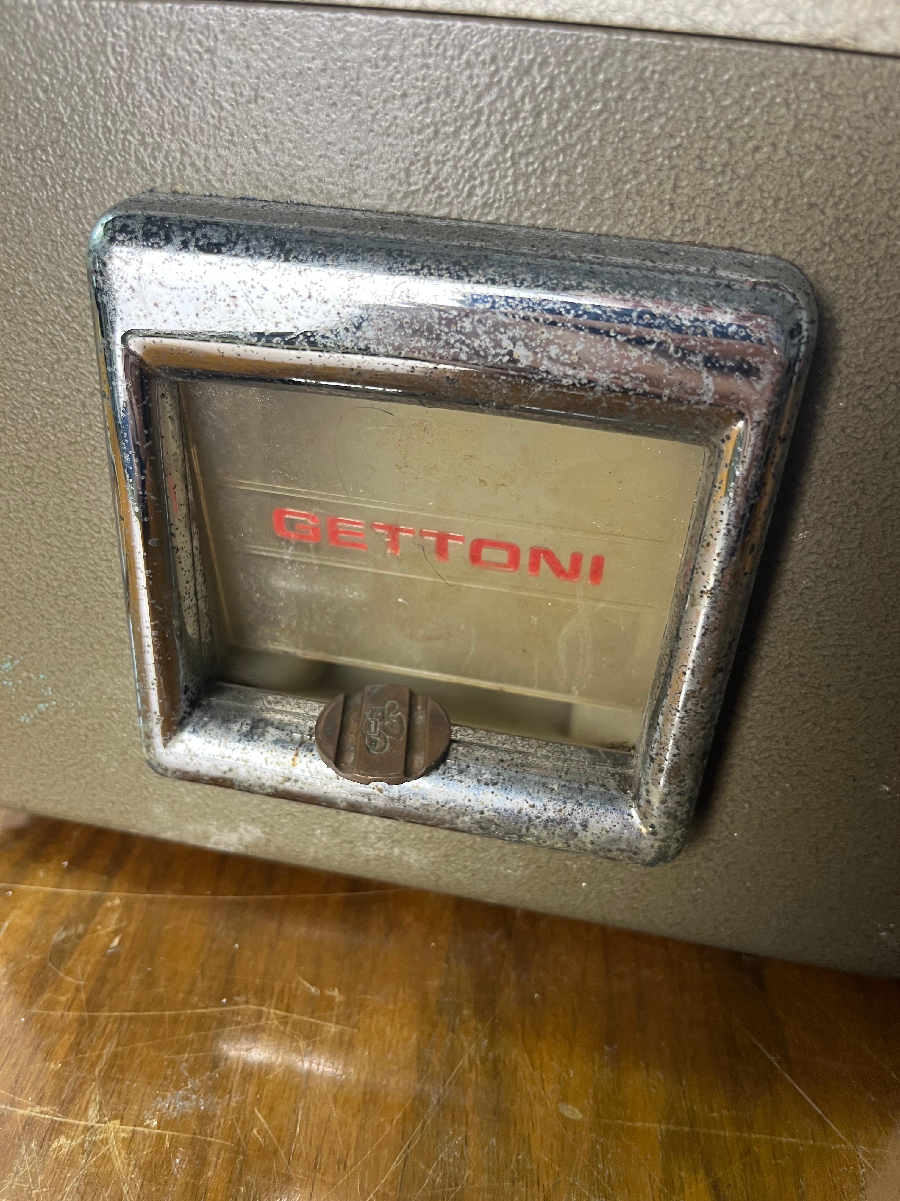 Telefono pubblico italiano a gettoni modello Sip 